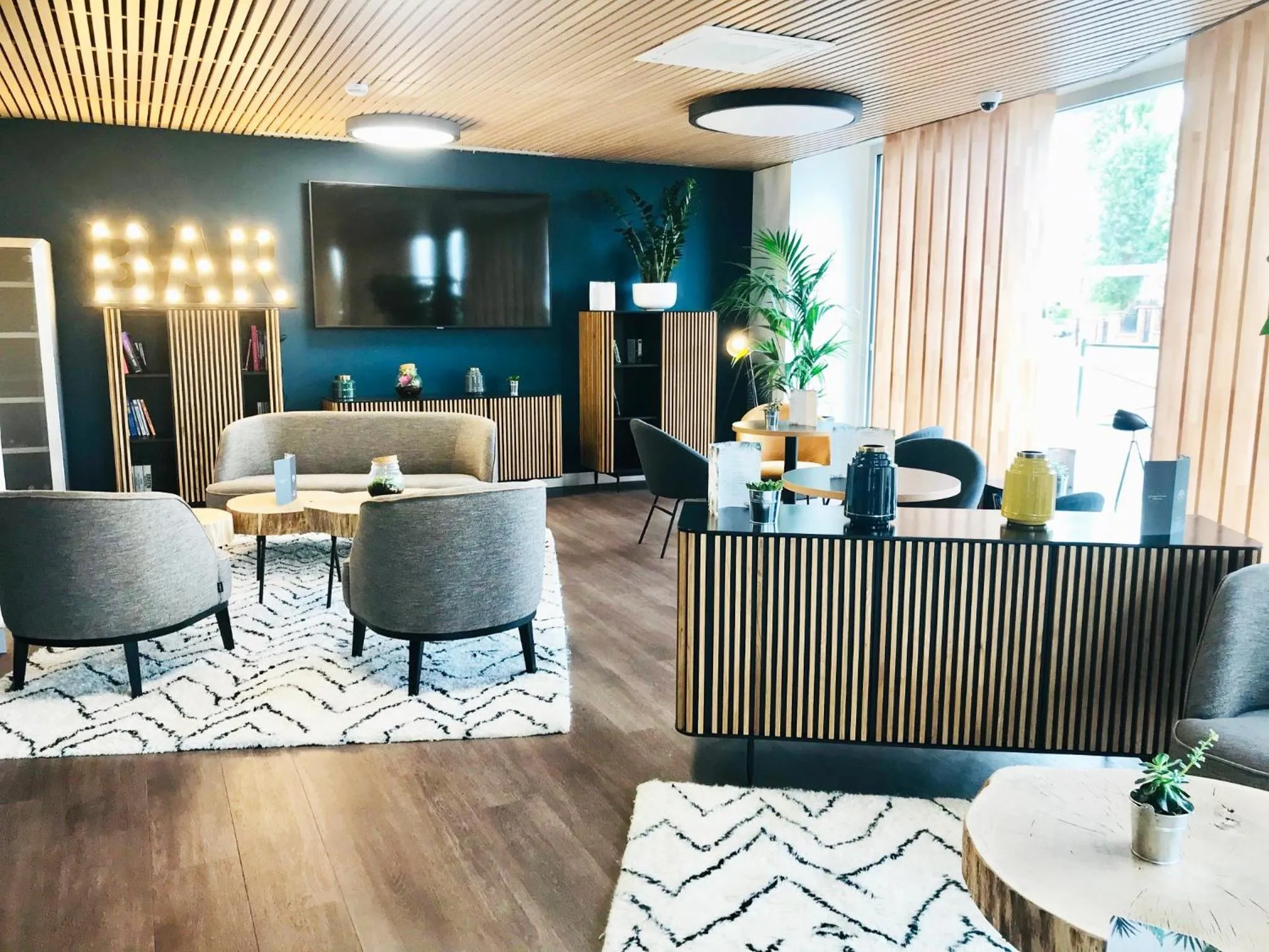 Lounge or bar in All Suites Appart Hôtel - Palaiseau - Massy TGV
