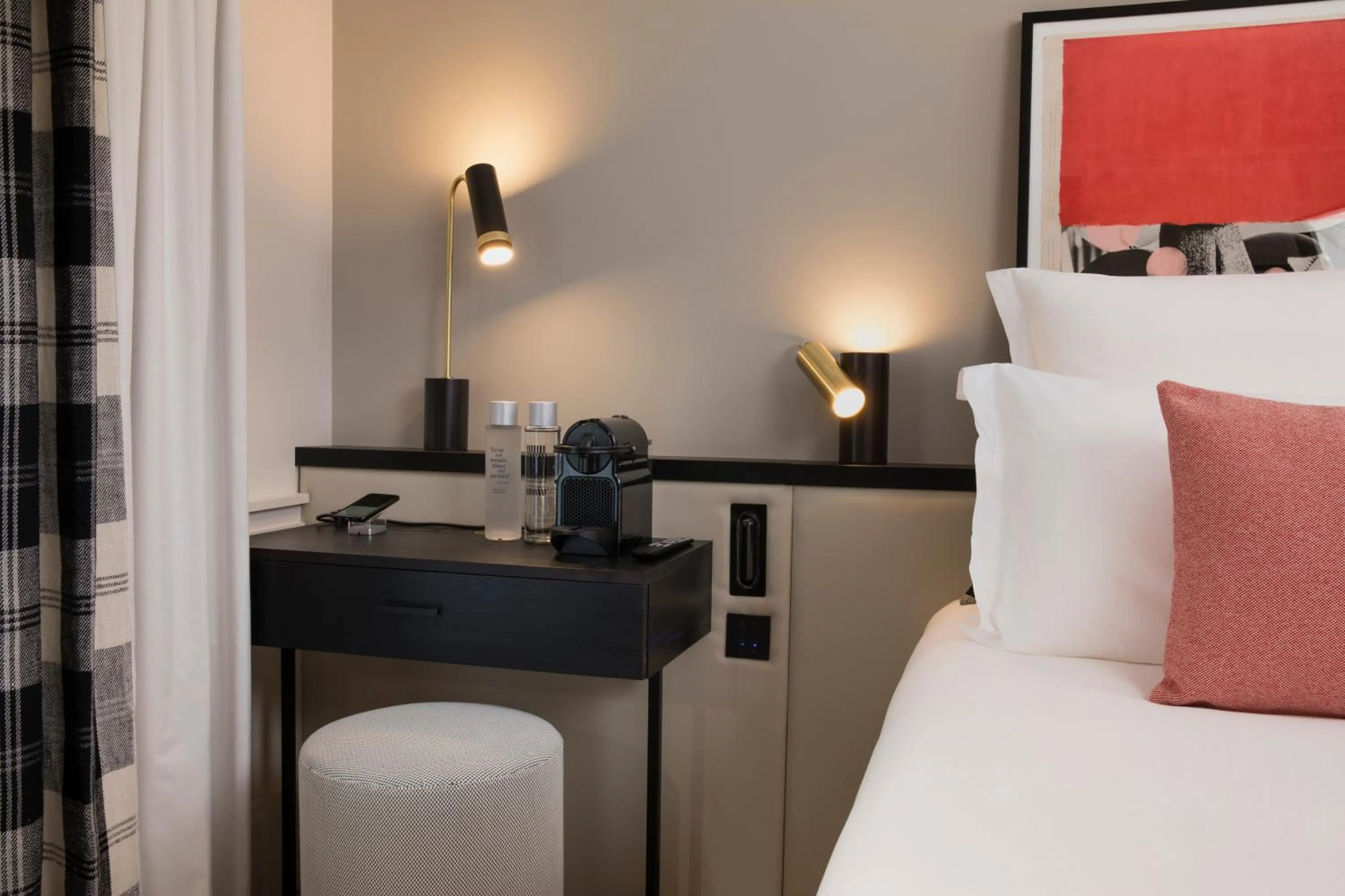 Bed in Maison ELLE Paris