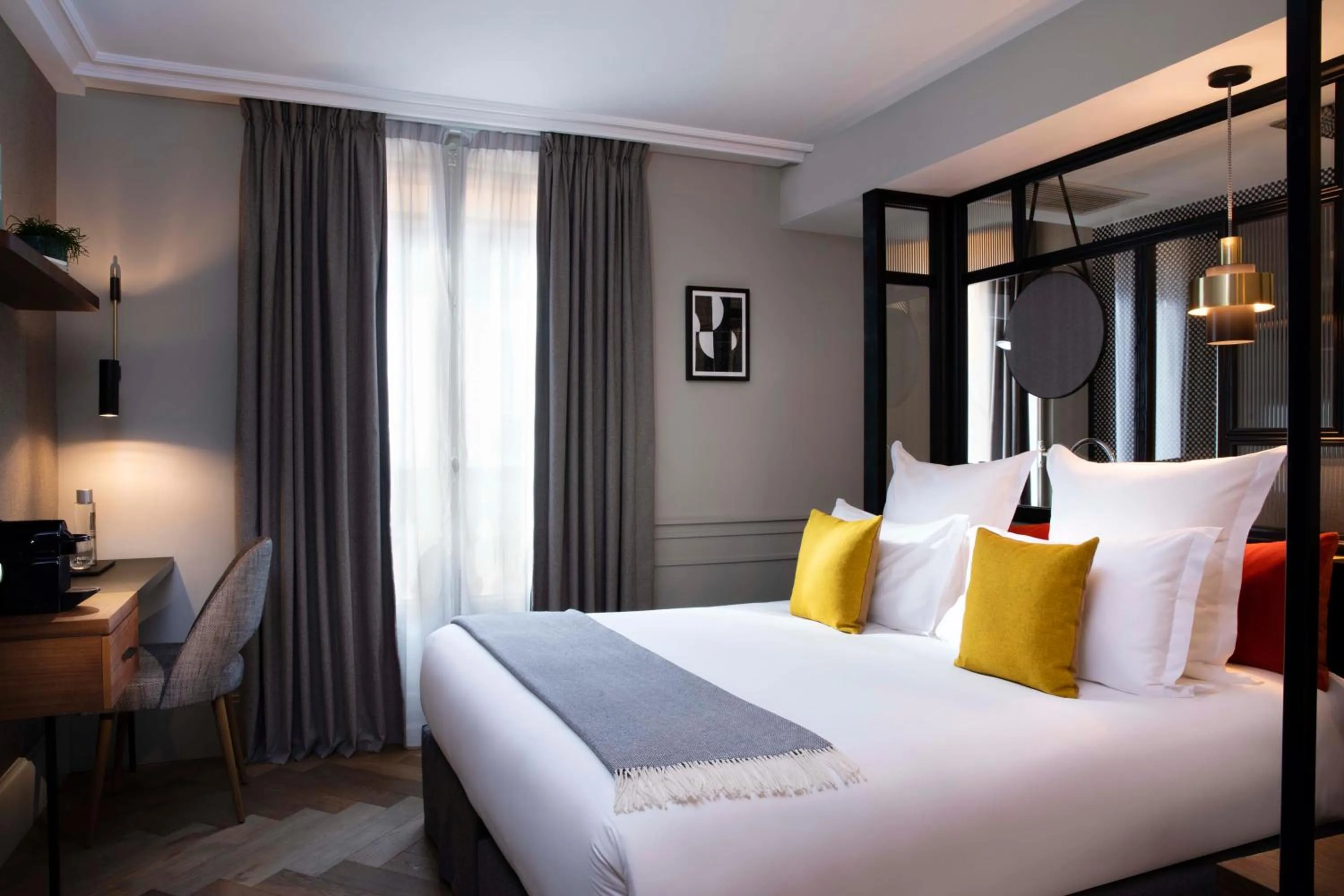 Bed in Maison ELLE Paris