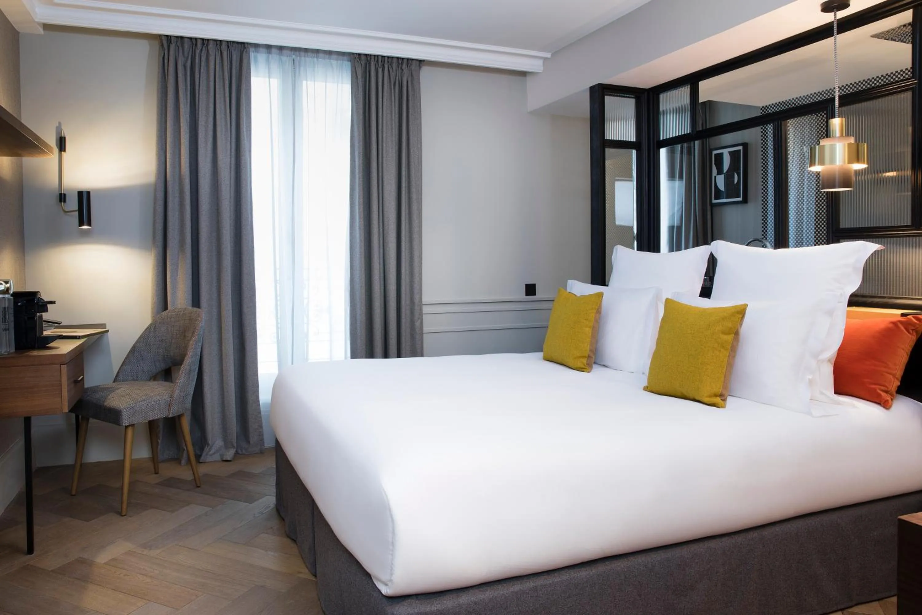 Bed in Maison ELLE Paris