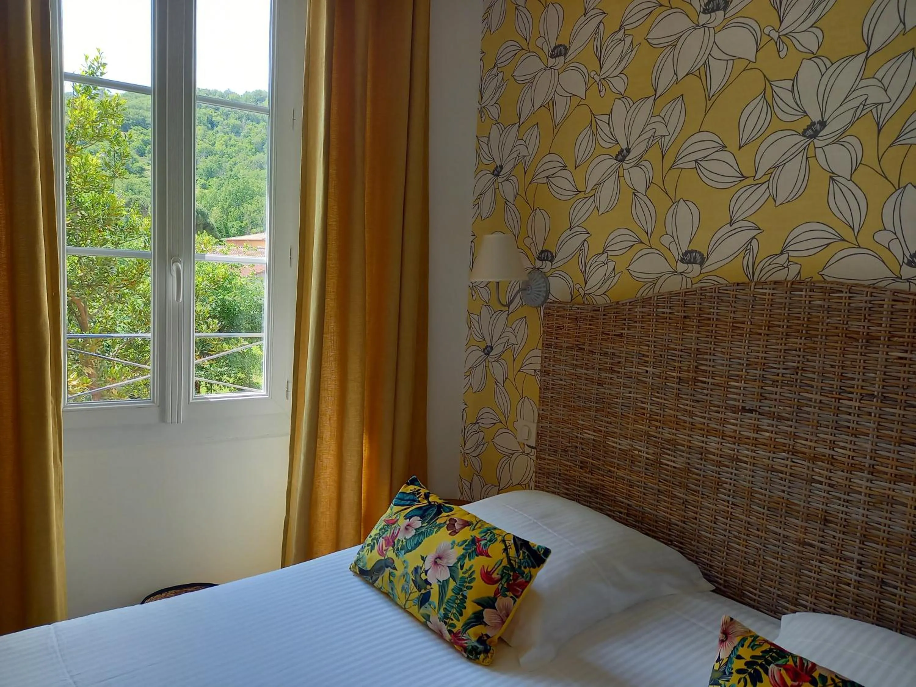 Bedroom, Bed in Hôtel Restaurant Notre Dame