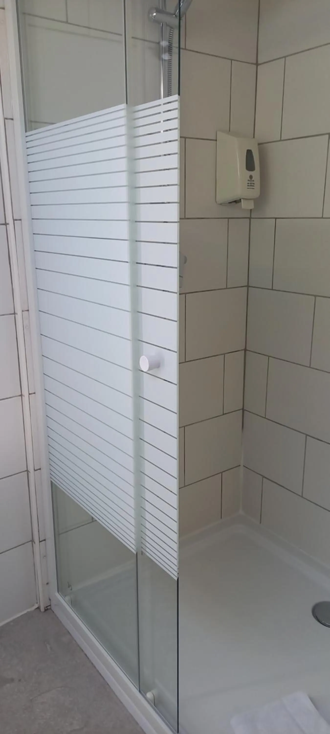 Shower in Hôtel Restaurant Notre Dame