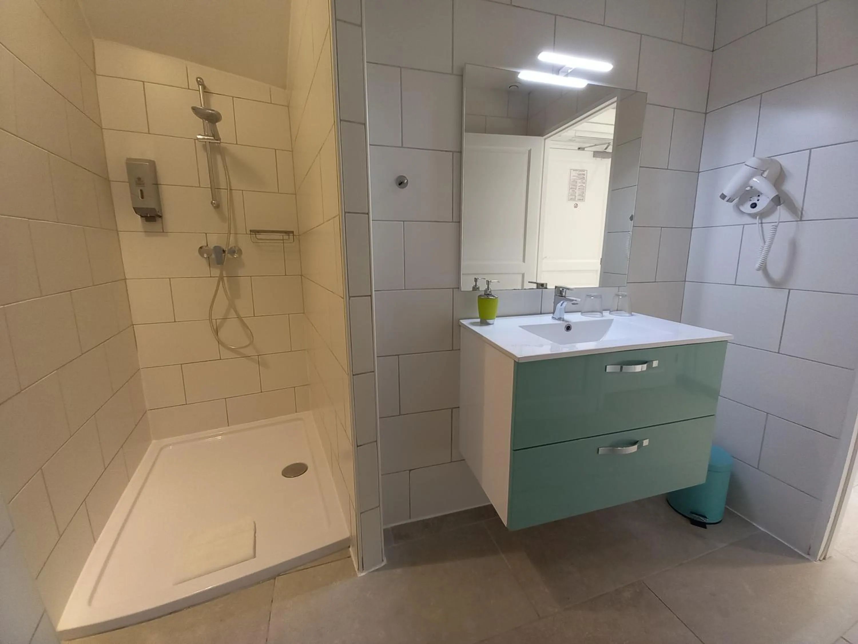 Bathroom in Hôtel Restaurant Notre Dame