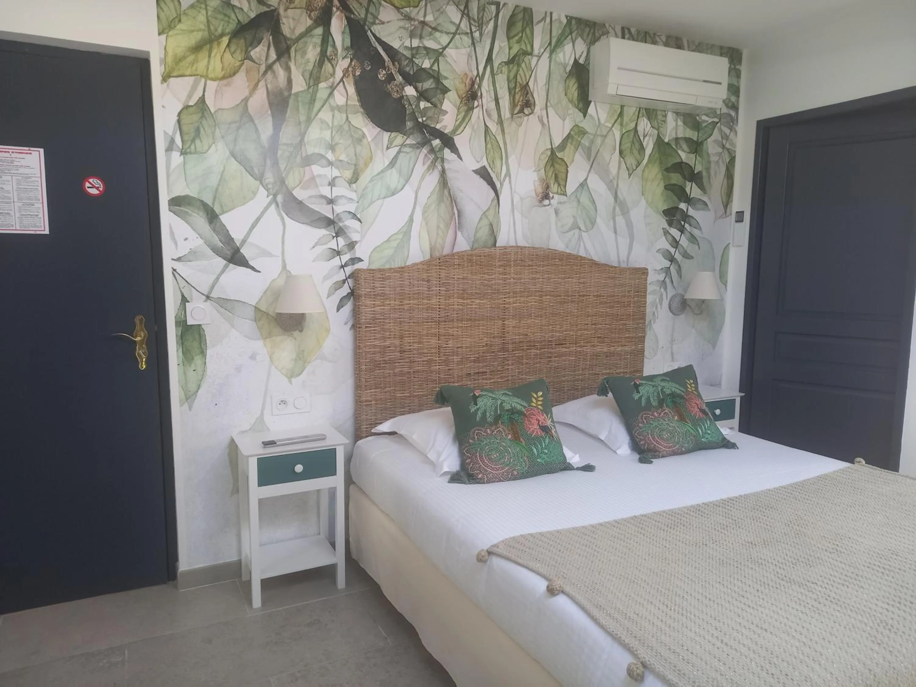 Bedroom, Bed in Hôtel Restaurant Notre Dame