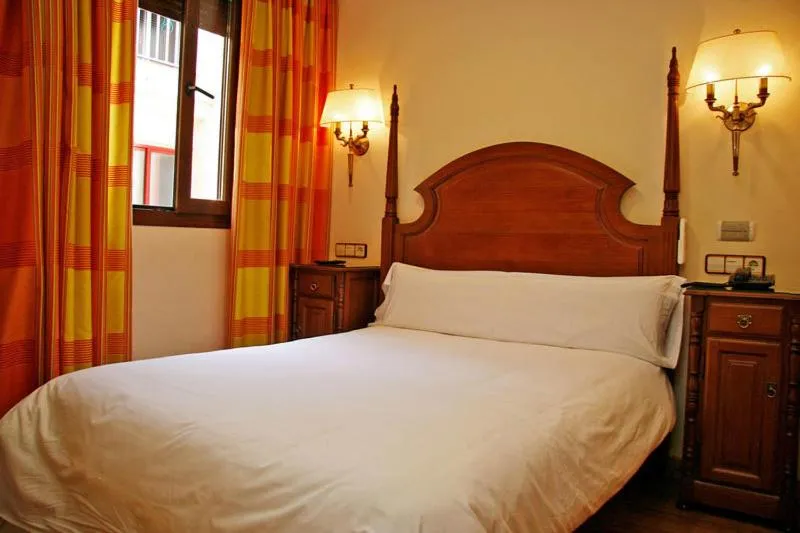 Bed in Hostal Victoria I