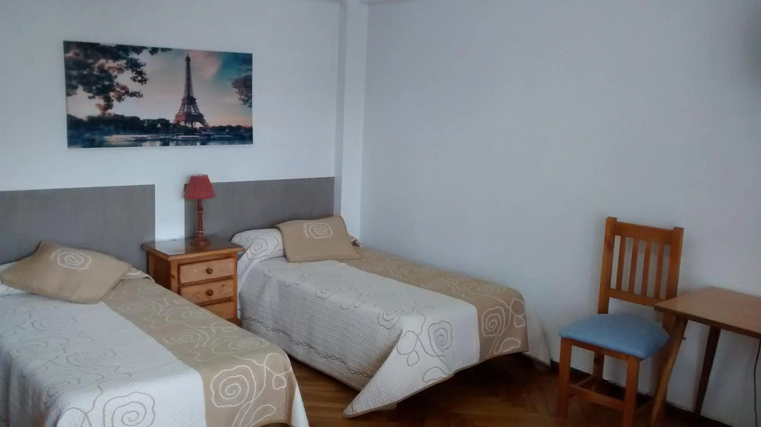 Photo of the whole room, Bed in Pension Santa Rita