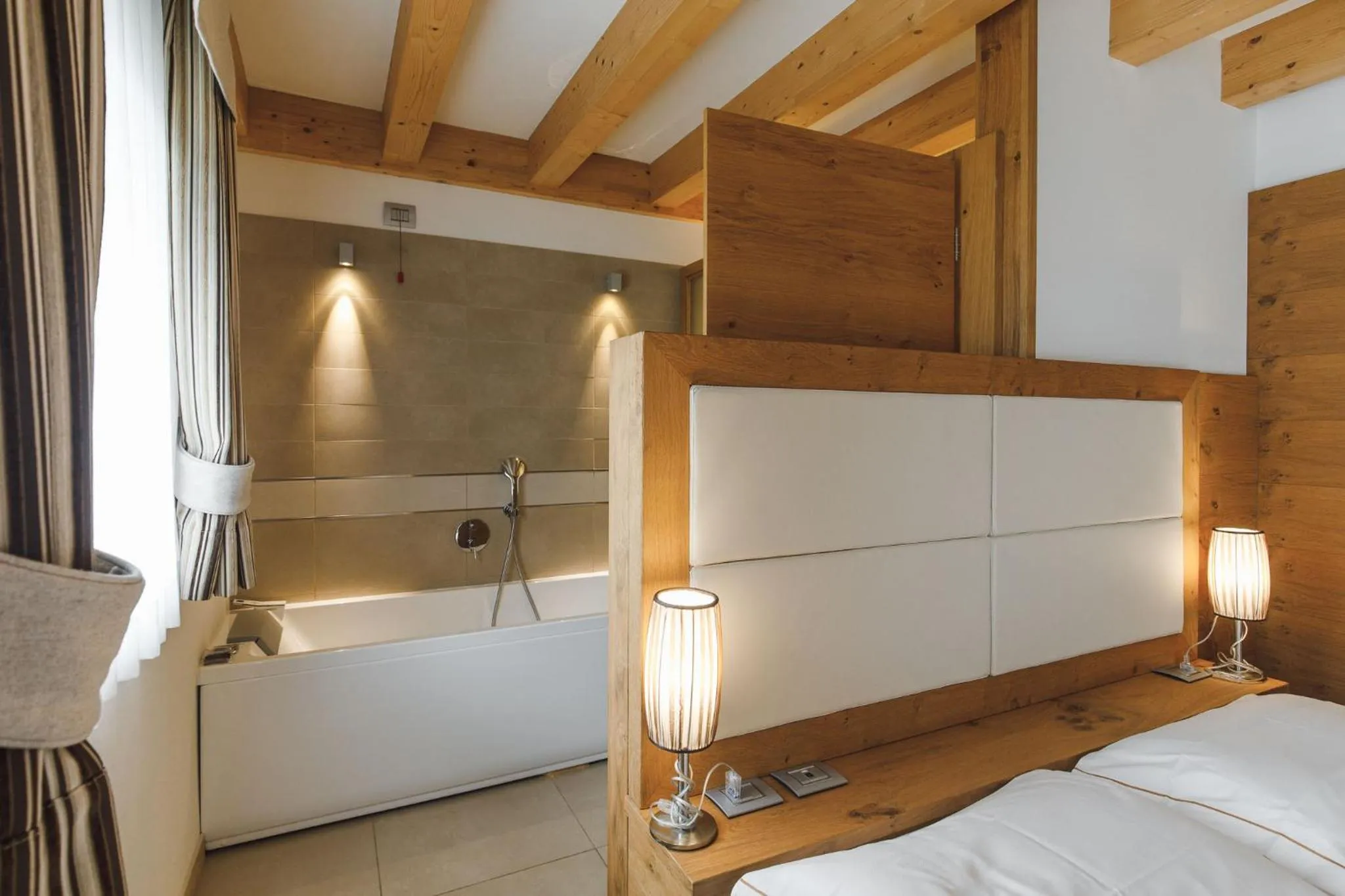Bath, Bed in Sayonara Nature & Wellness Hotel