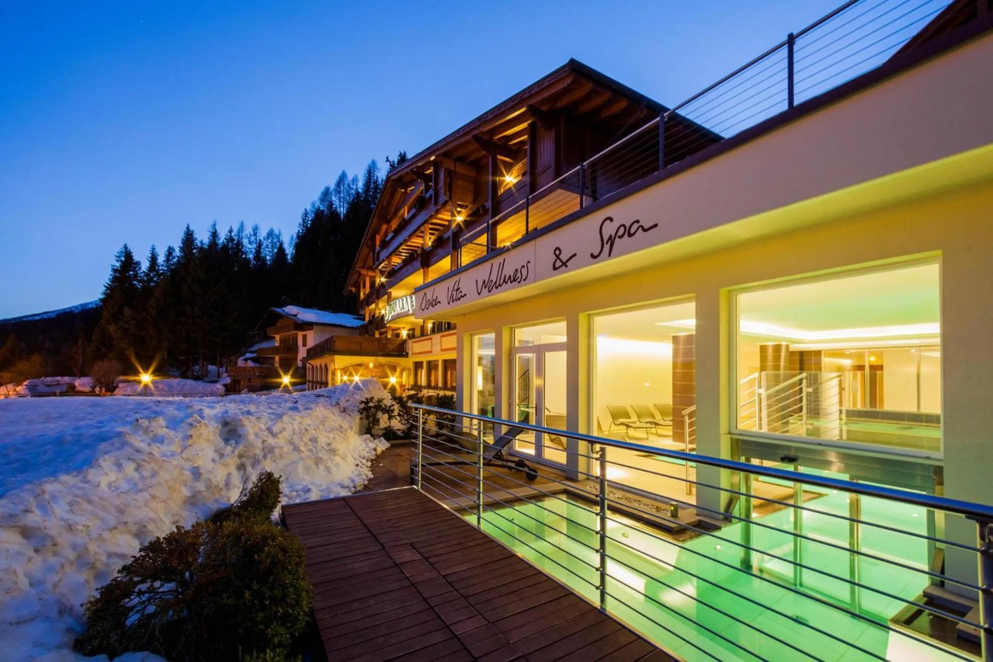 Swimming pool in Sayonara Nature & Wellness Hotel