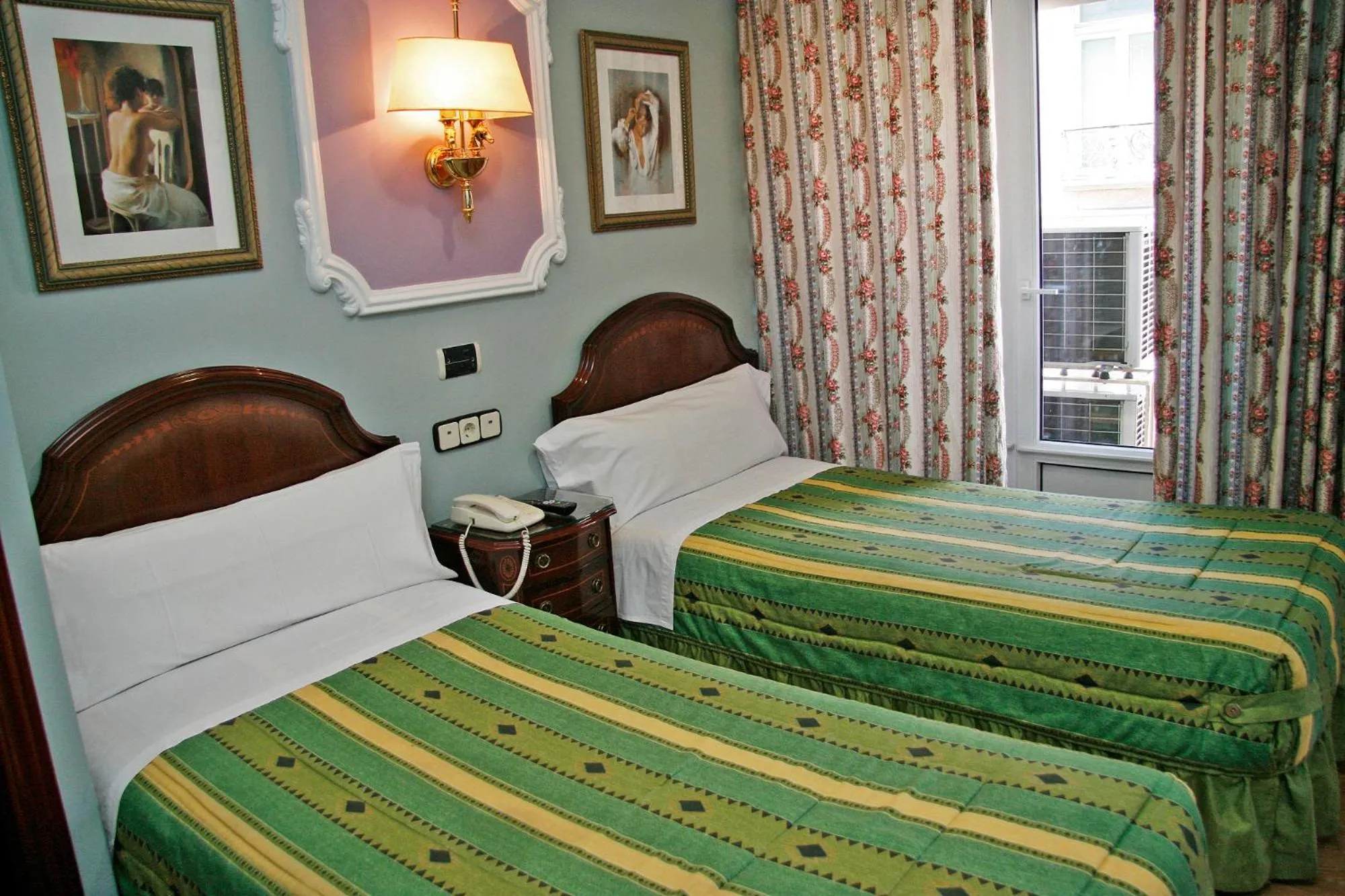 Photo of the whole room, Bed in Hostal Victoria II