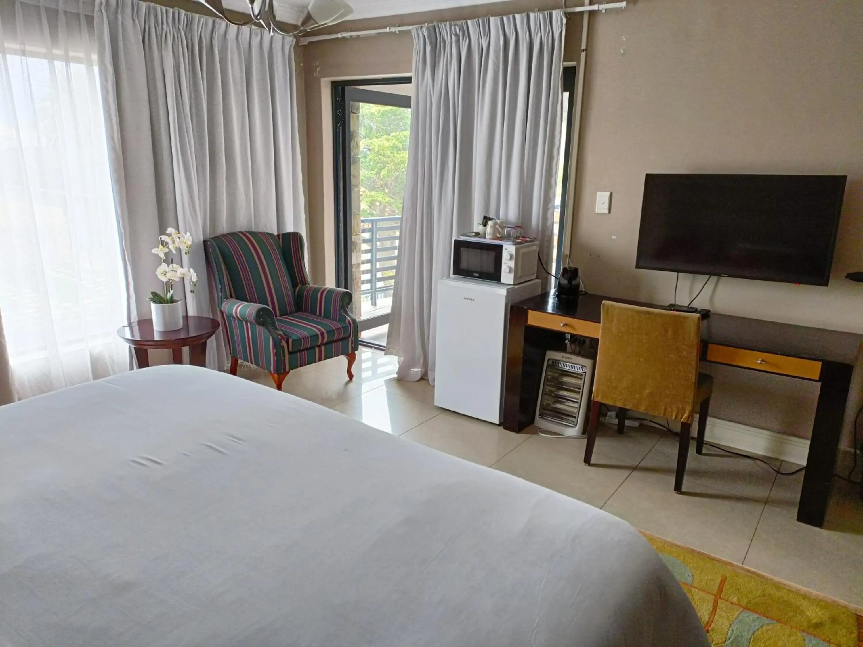 Double or Twin Room with Balcony in Camdene Guesthouse