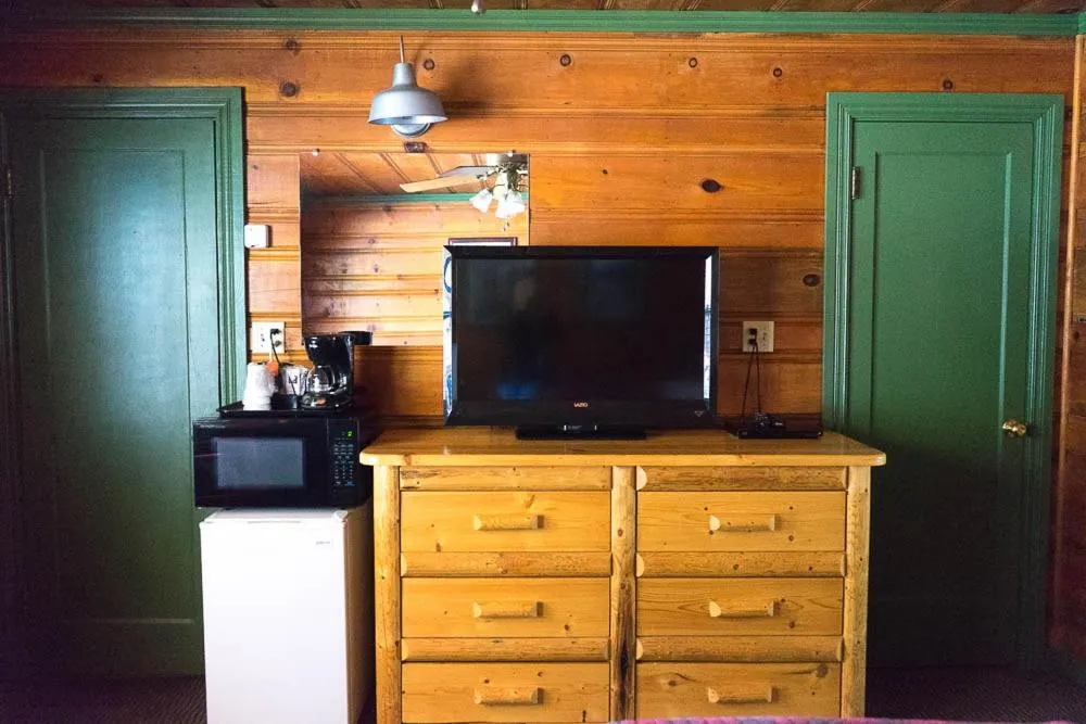 Shaver Lake Village Hotel