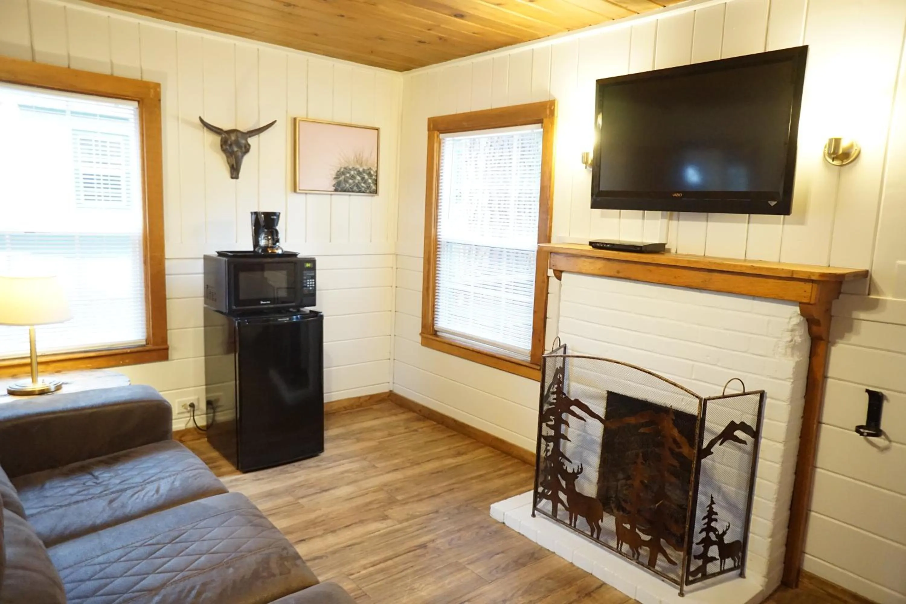 Shaver Lake Village Hotel