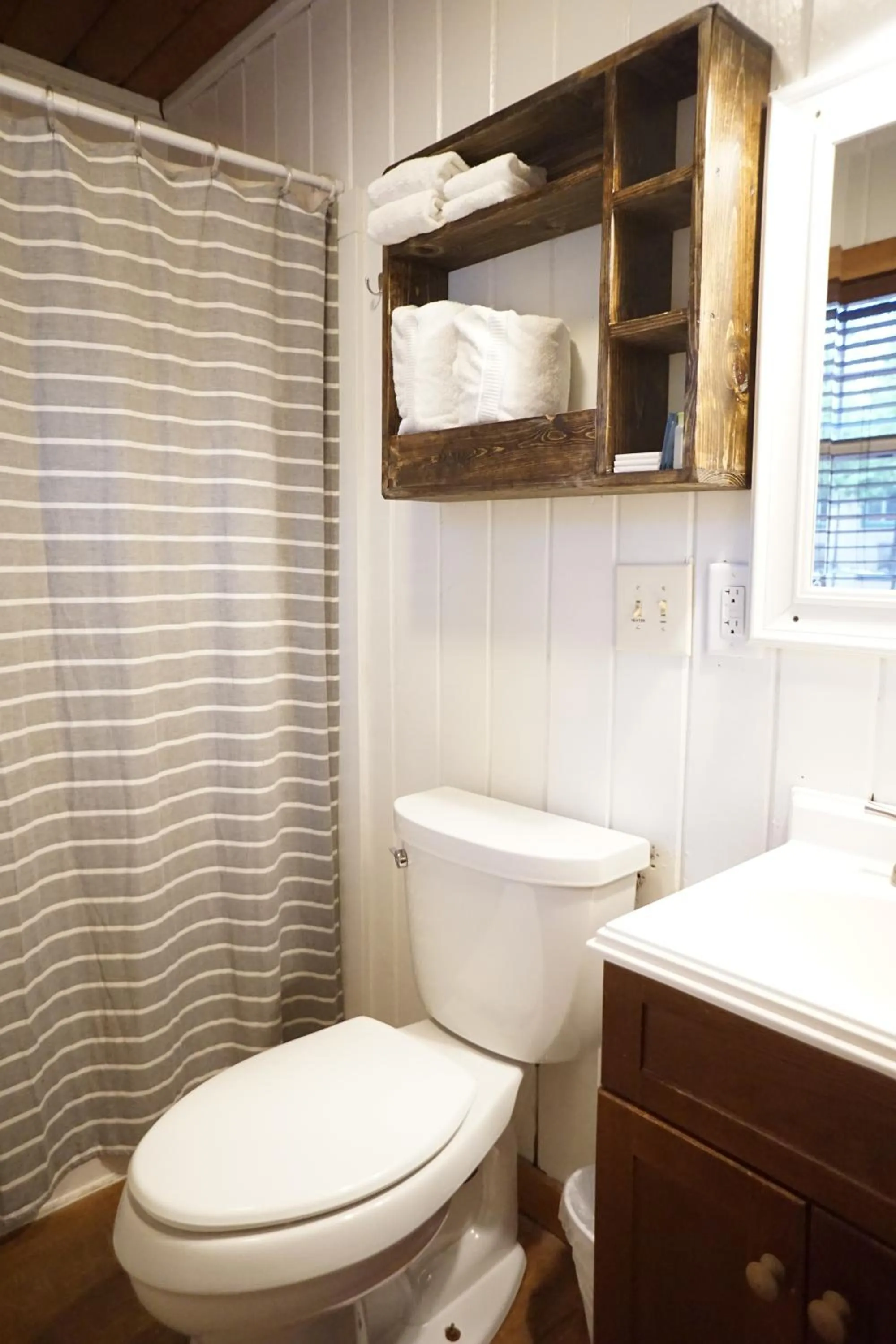 Shaver Lake Village Hotel