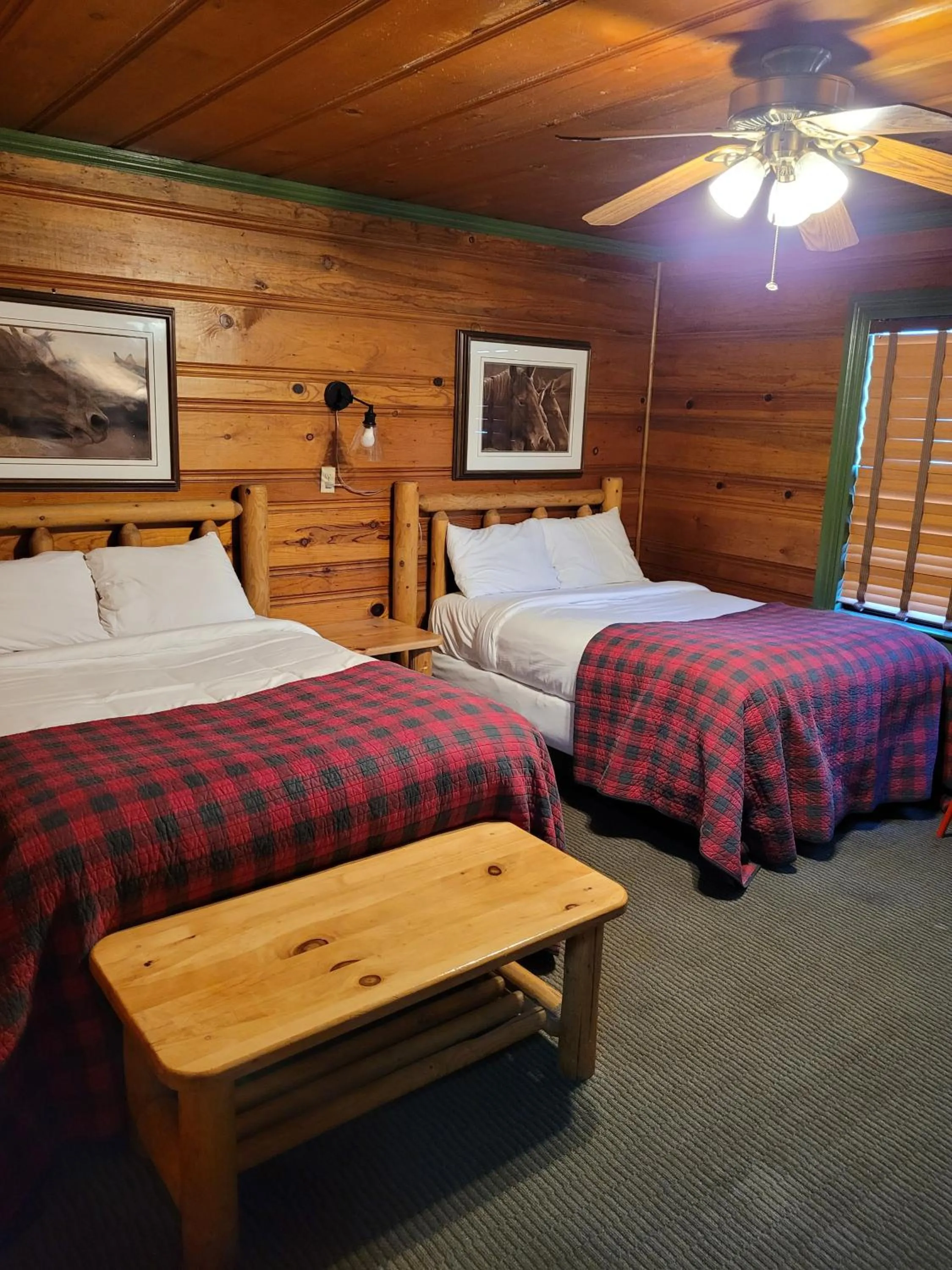 Photo of the whole room, Bed in Shaver Lake Village Hotel
