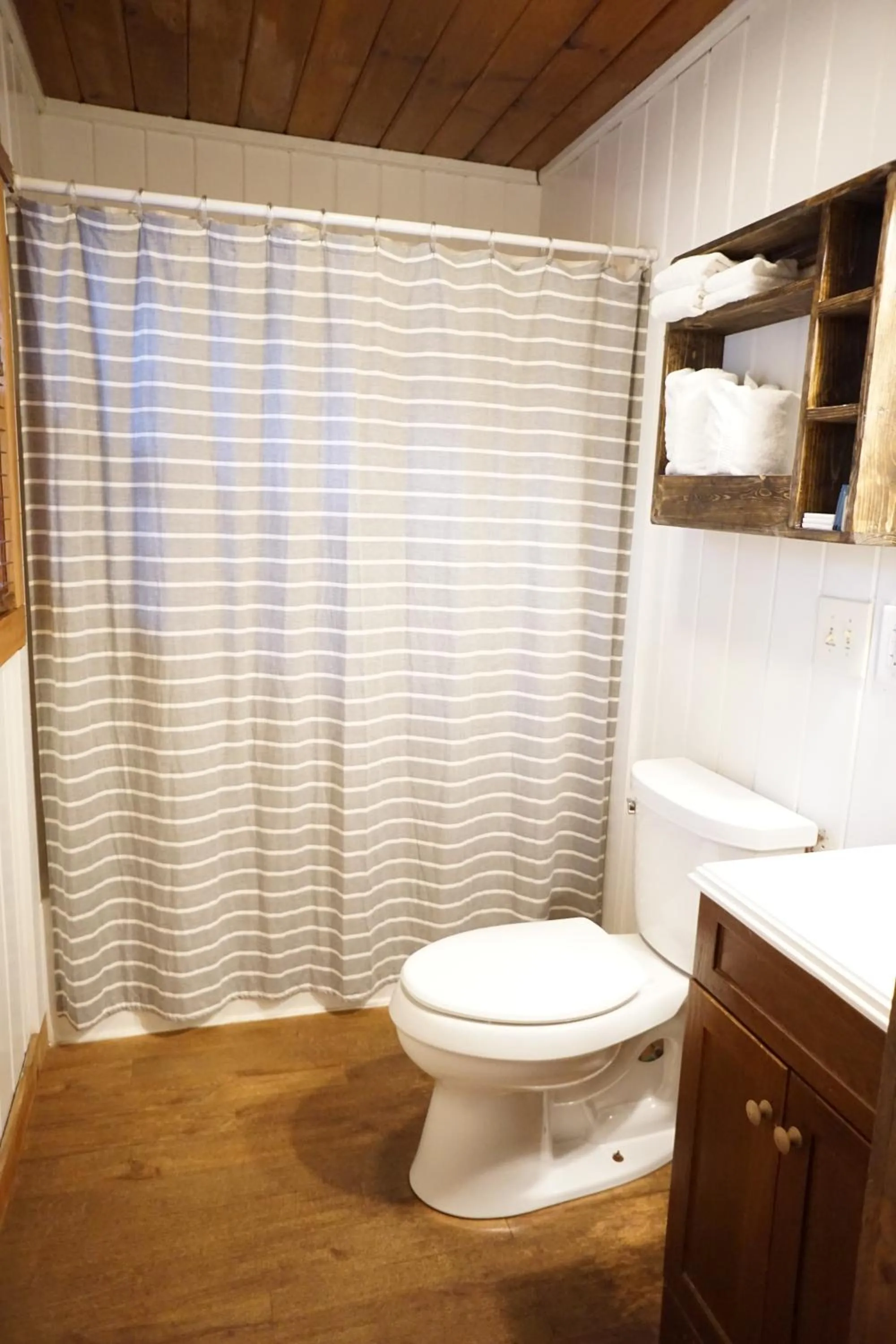 Shaver Lake Village Hotel