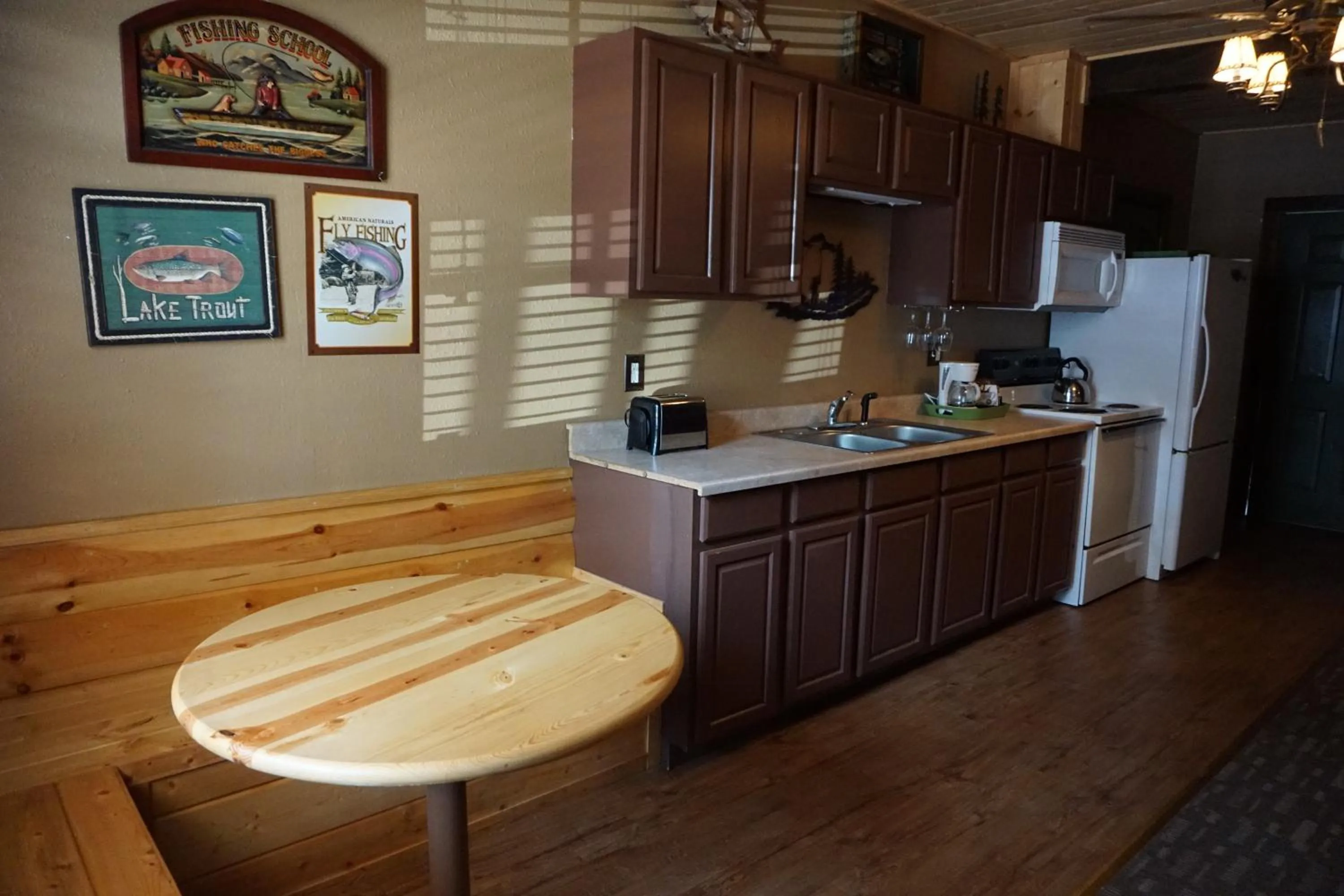 Shaver Lake Village Hotel