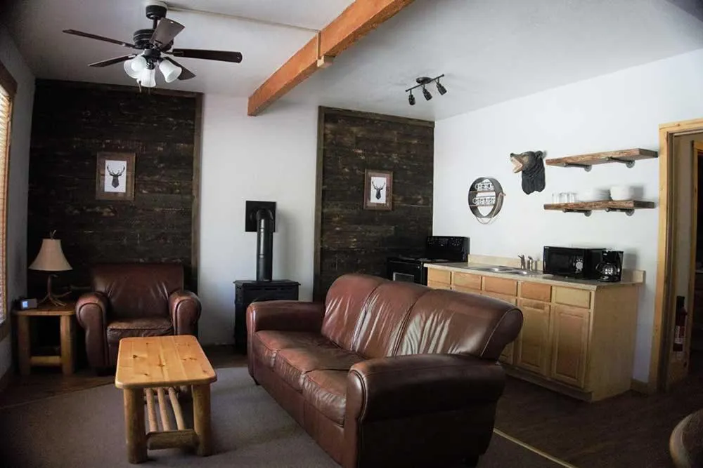 Shaver Lake Village Hotel