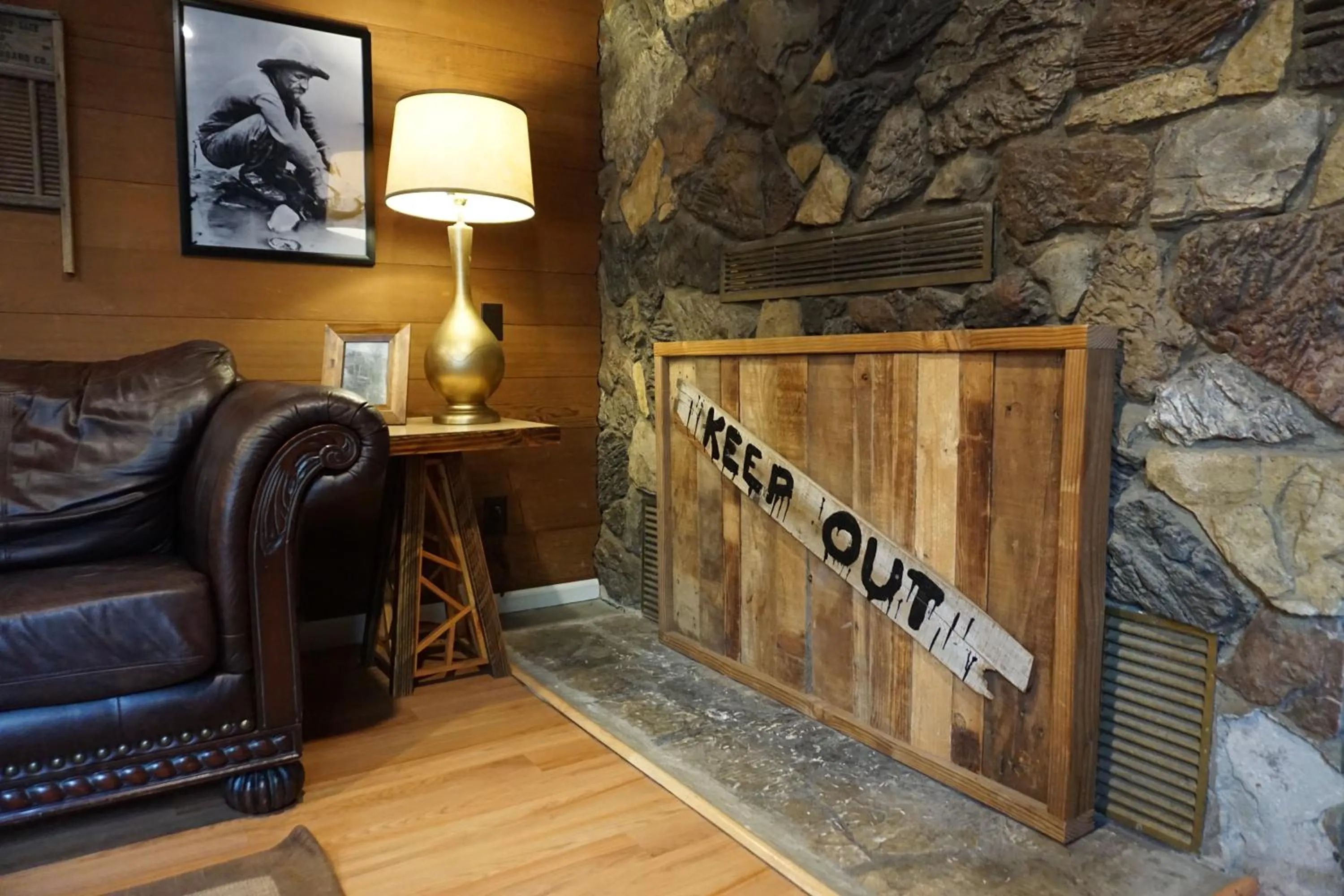 Shaver Lake Village Hotel