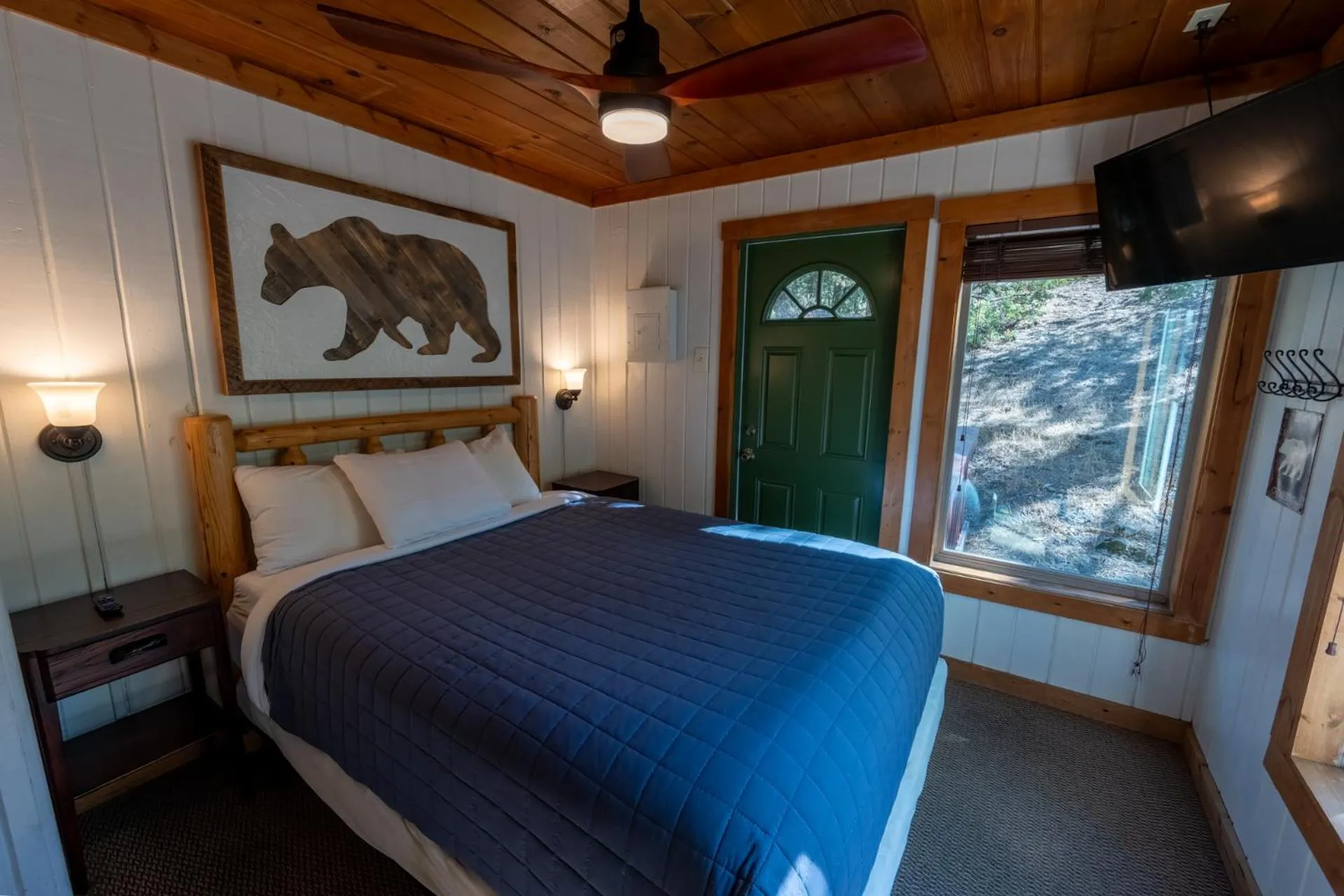Bedroom, Bed in Shaver Lake Village Hotel