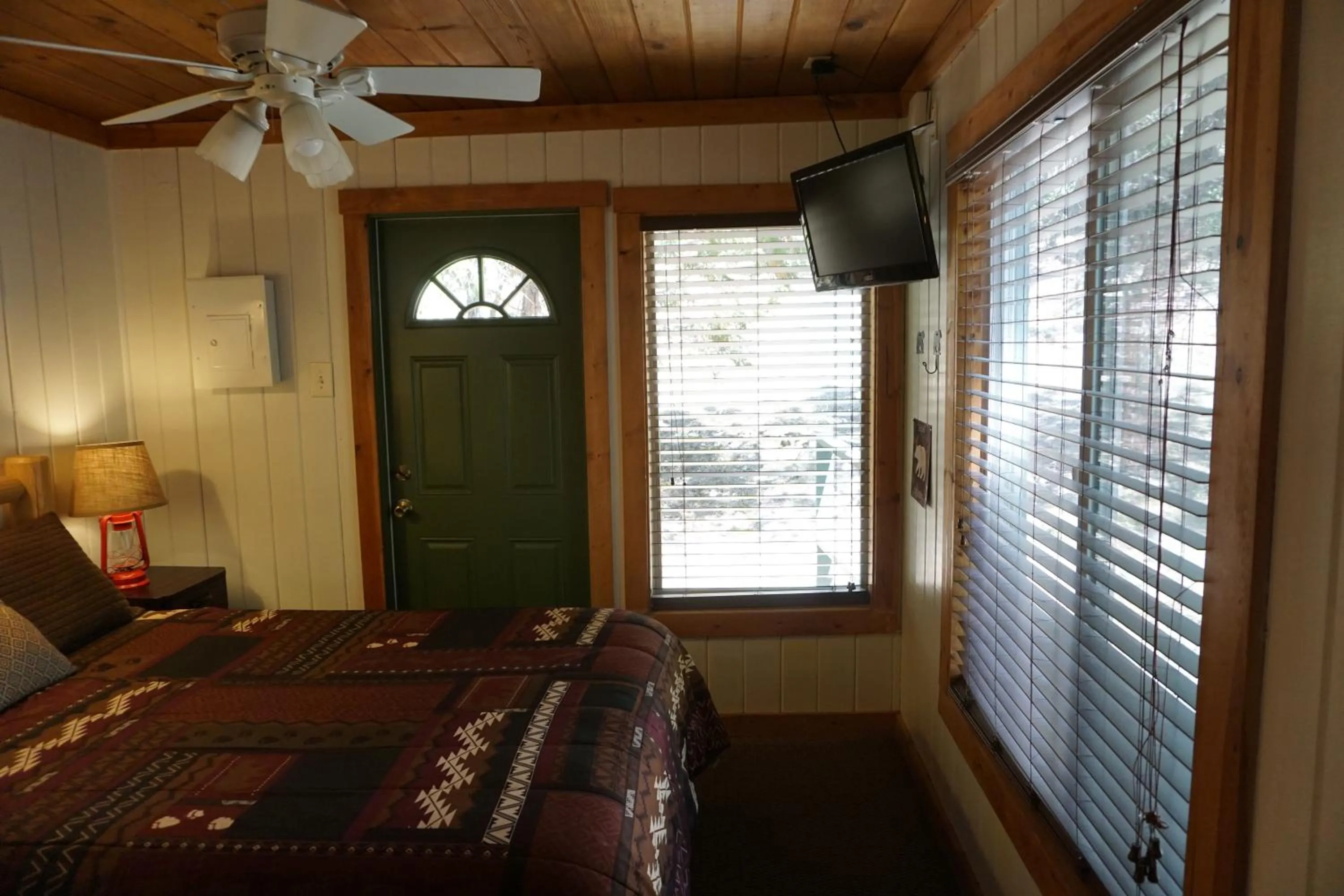 Bed in Shaver Lake Village Hotel
