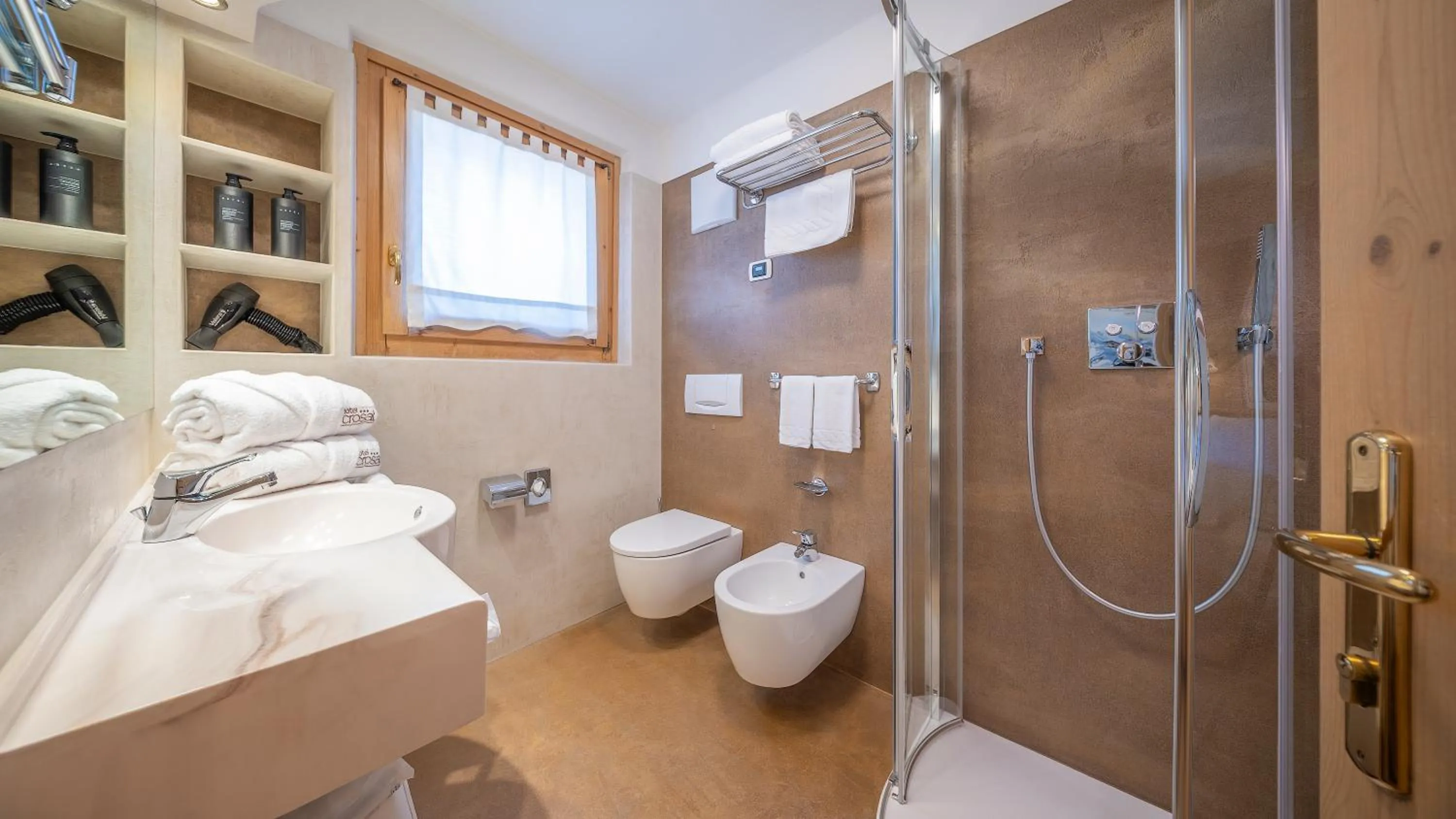 Bathroom in Hotel Crosal