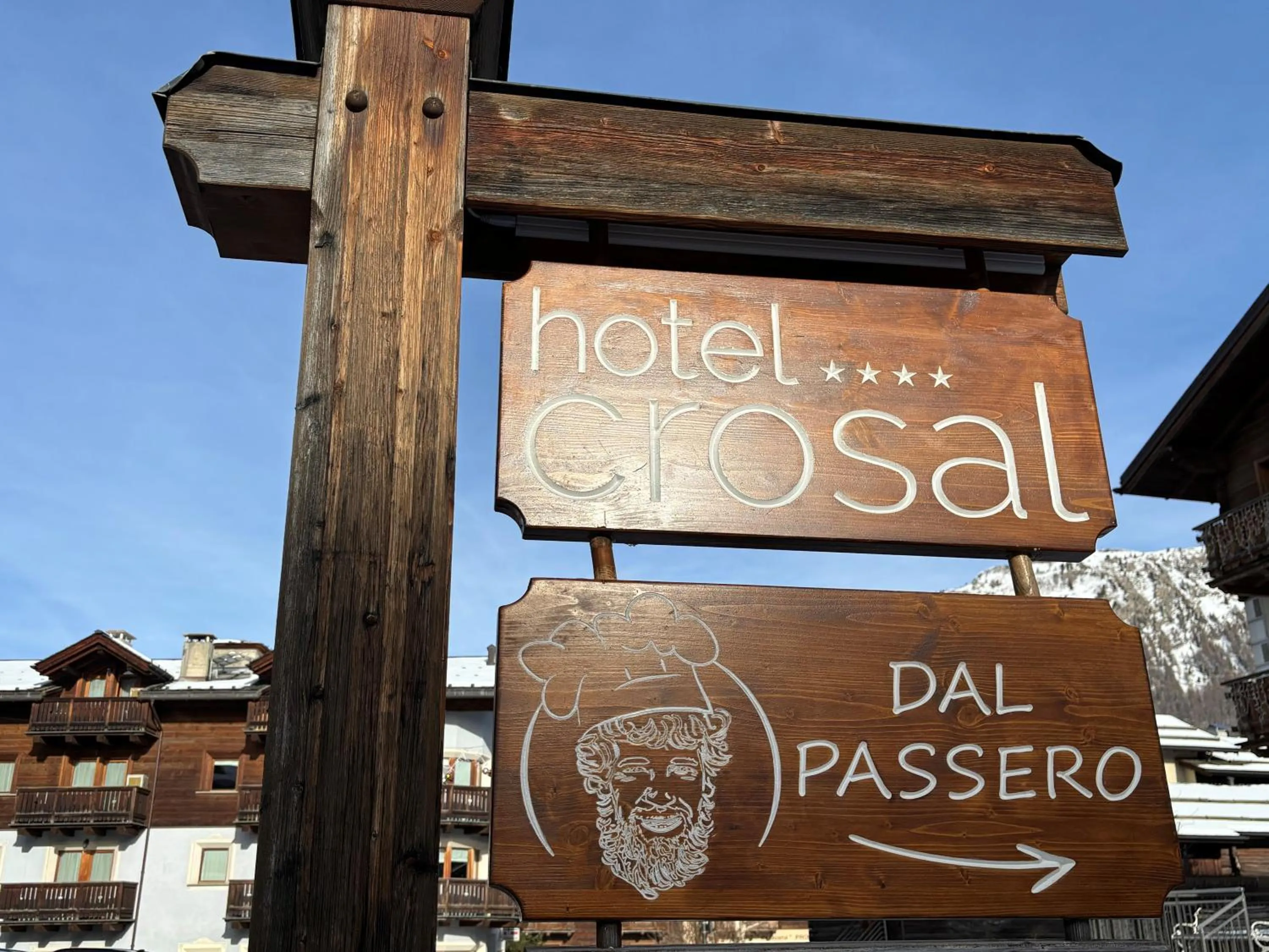 Restaurant/places to eat in Hotel Crosal