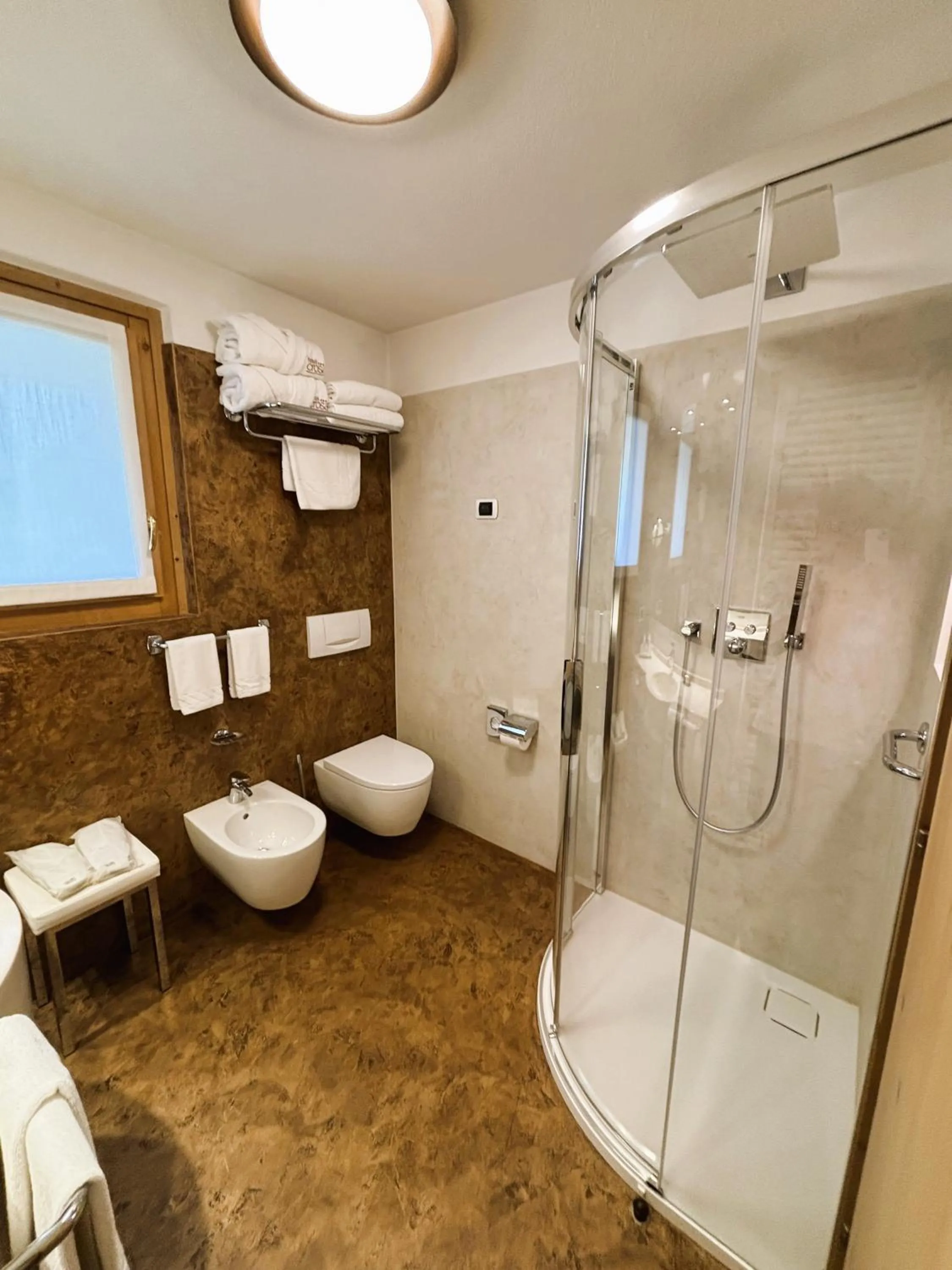 Bathroom in Hotel Crosal