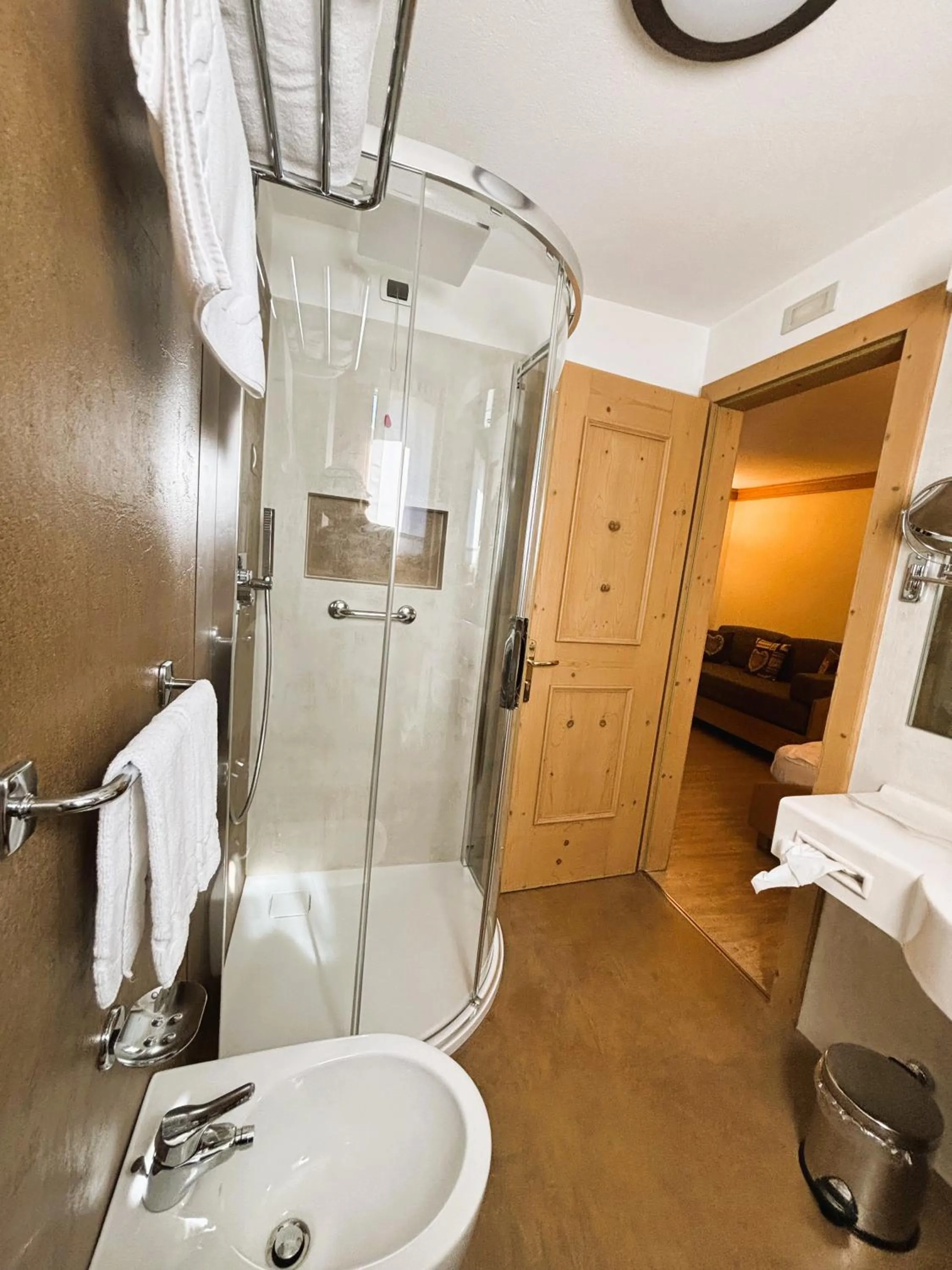 Bathroom in Hotel Crosal