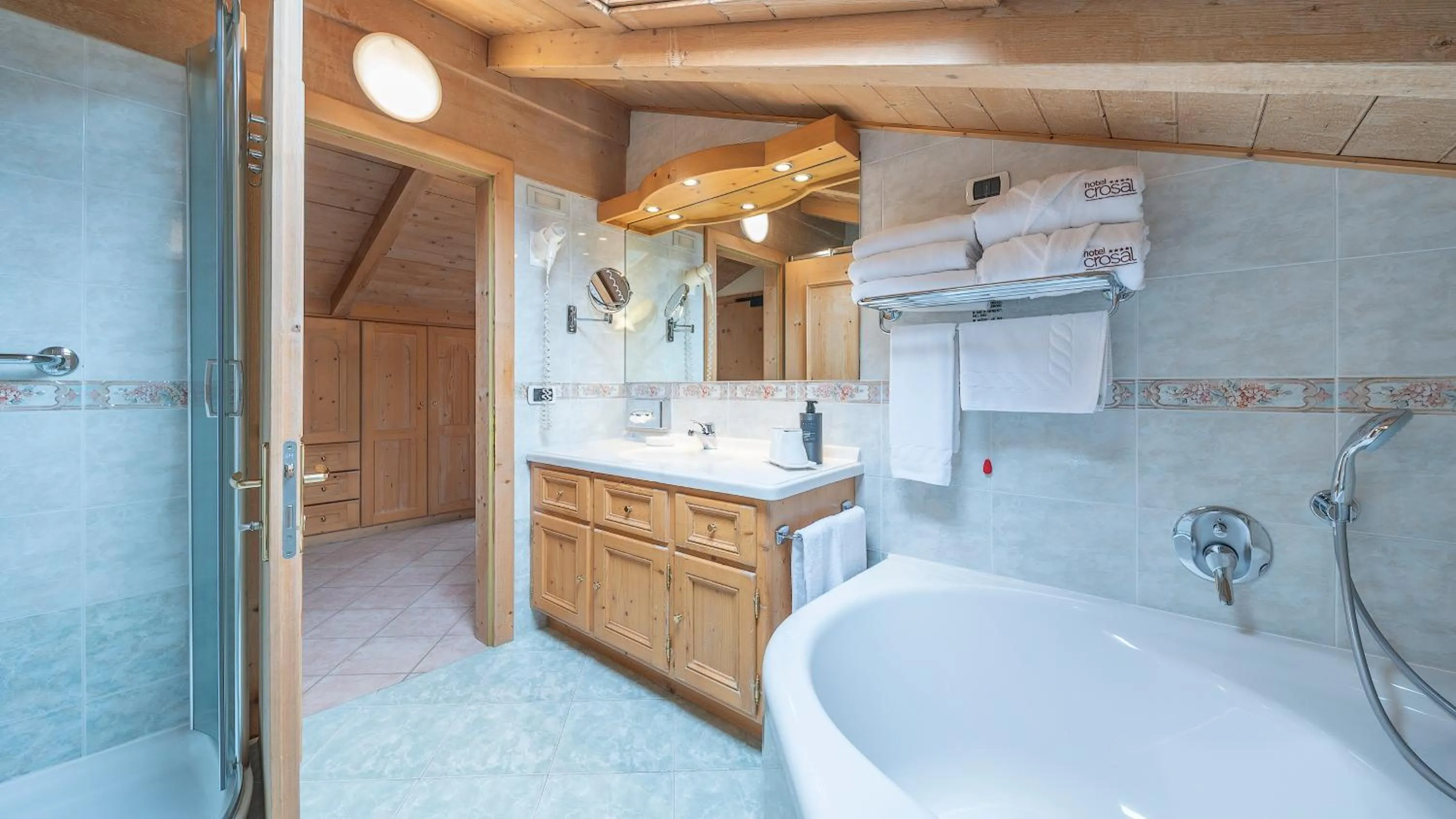 Bathroom in Hotel Crosal