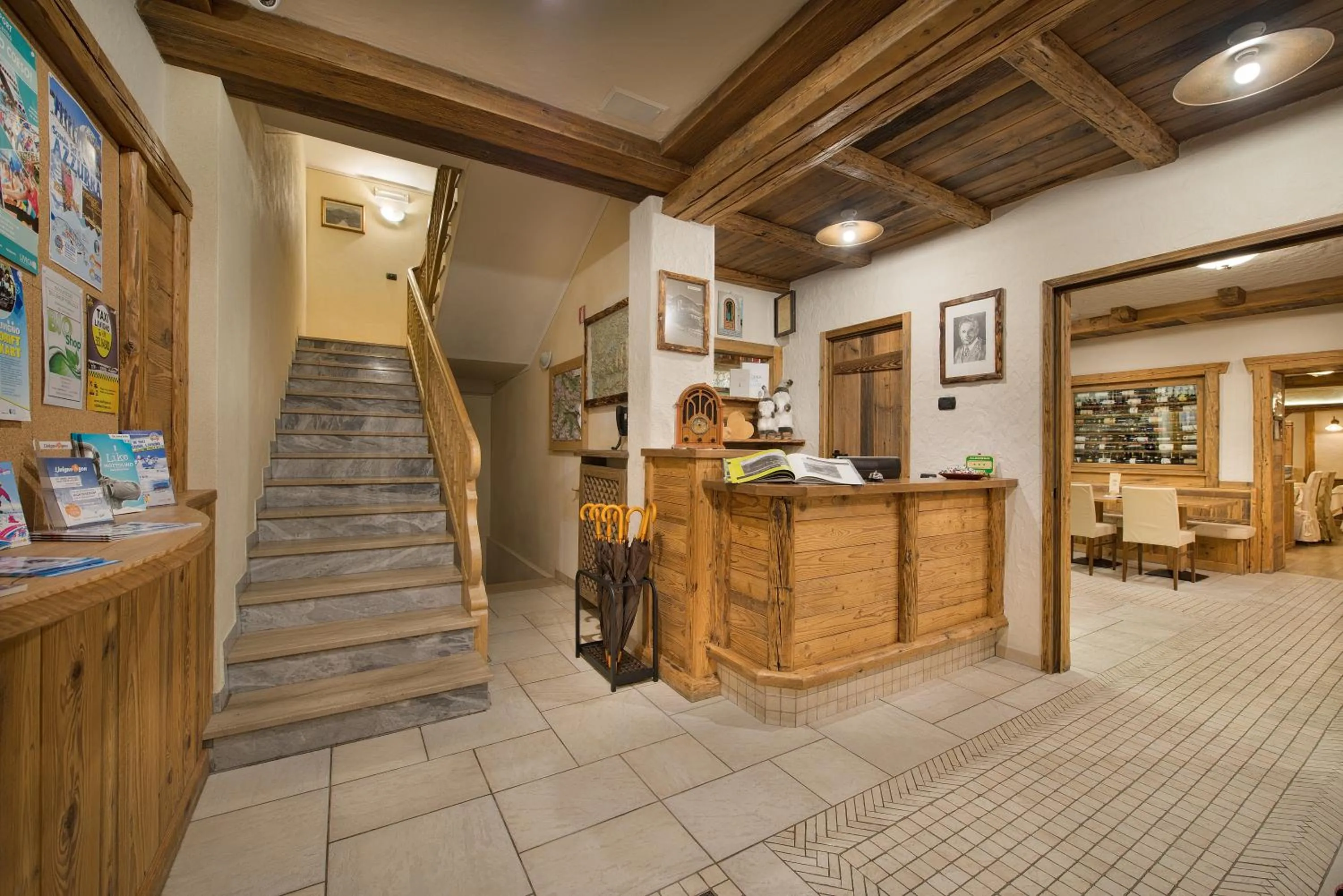 Lobby or reception in Hotel Crosal