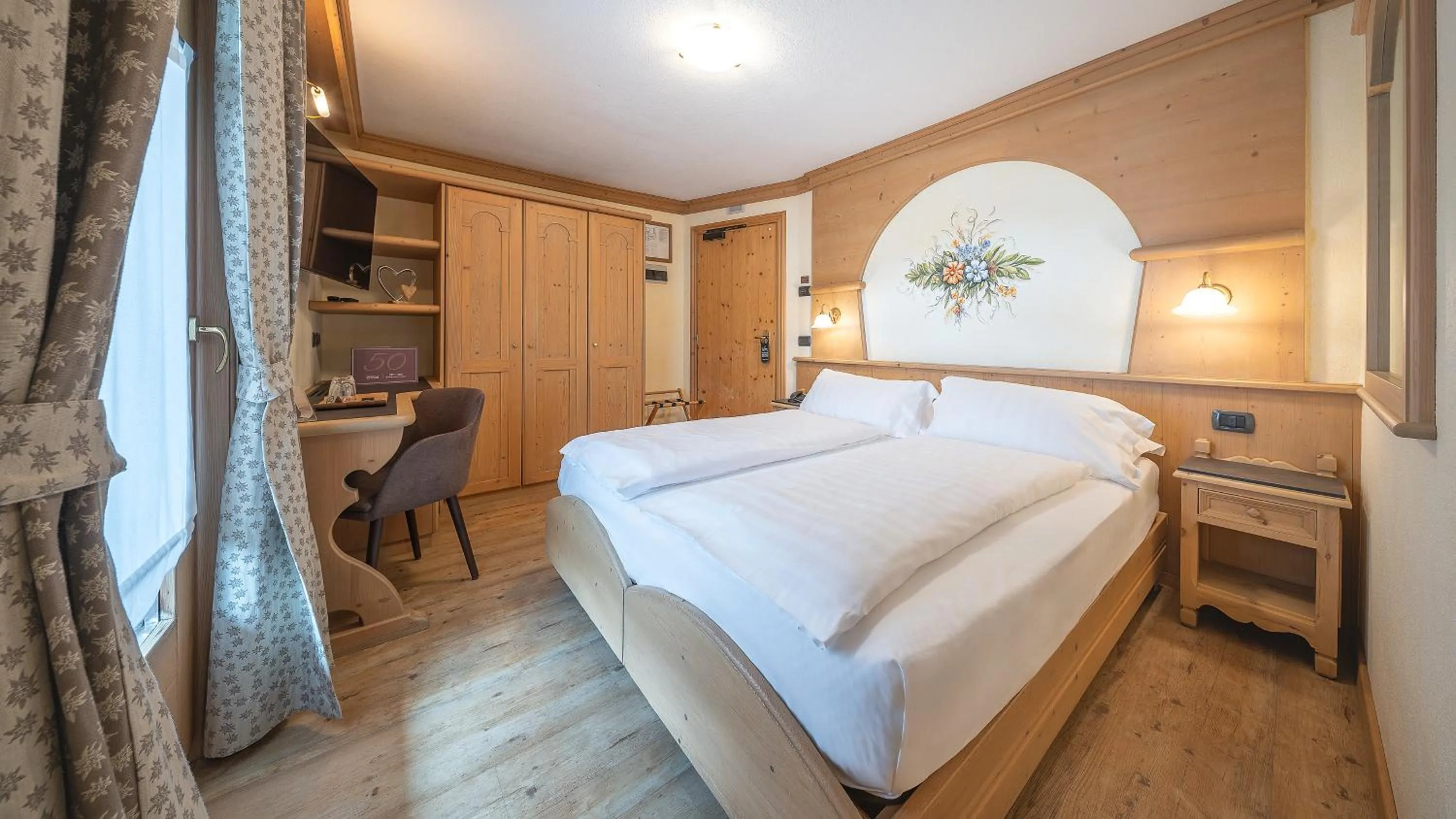 Photo of the whole room, Bed in Hotel Crosal