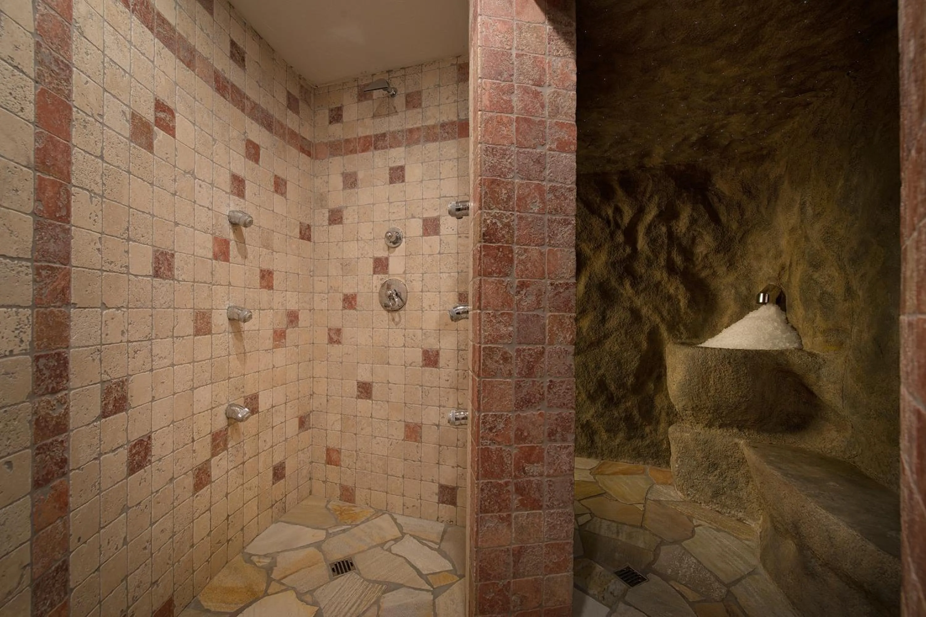 Shower in Hotel Crosal