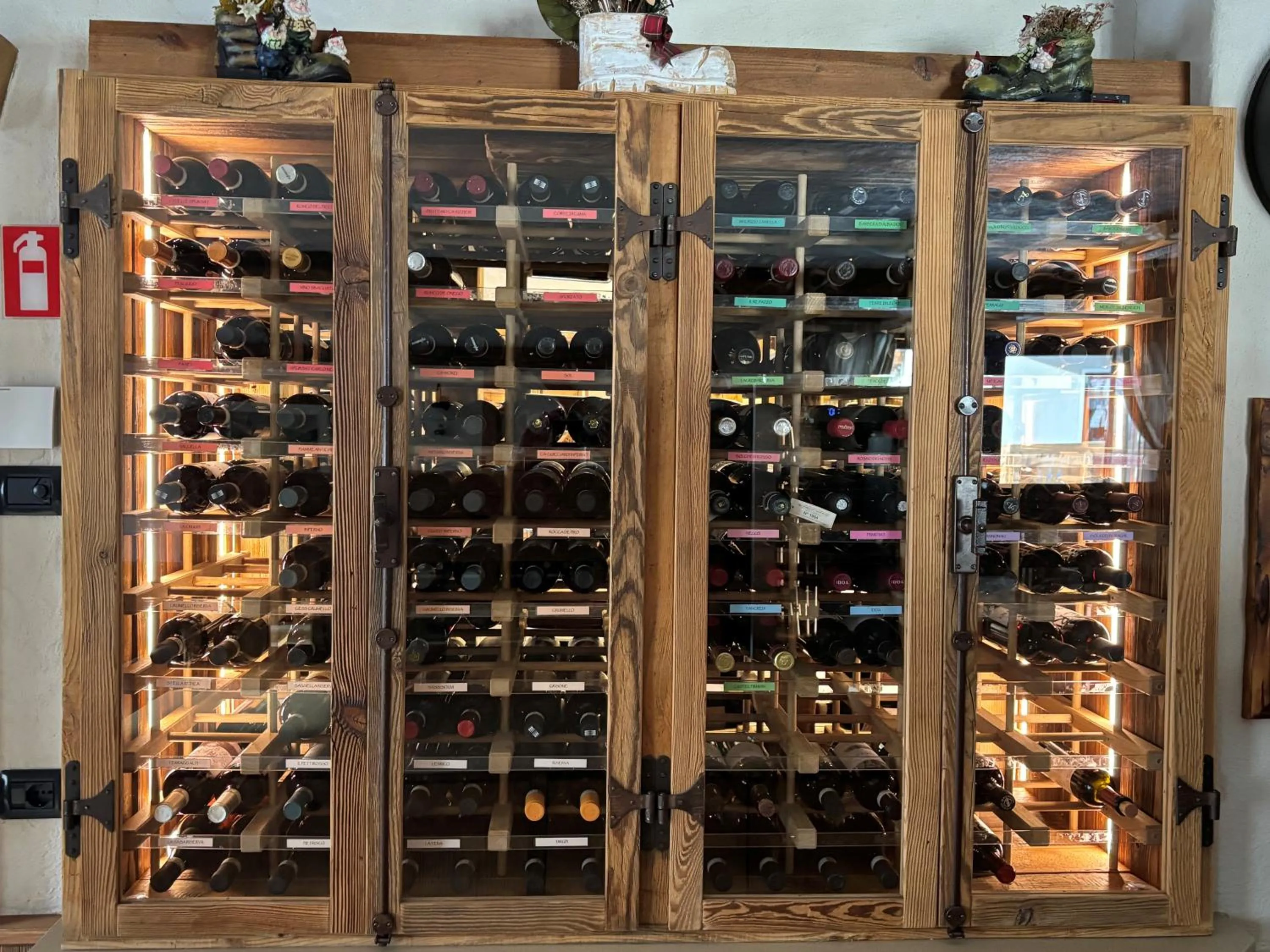 Restaurant/places to eat in Hotel Crosal