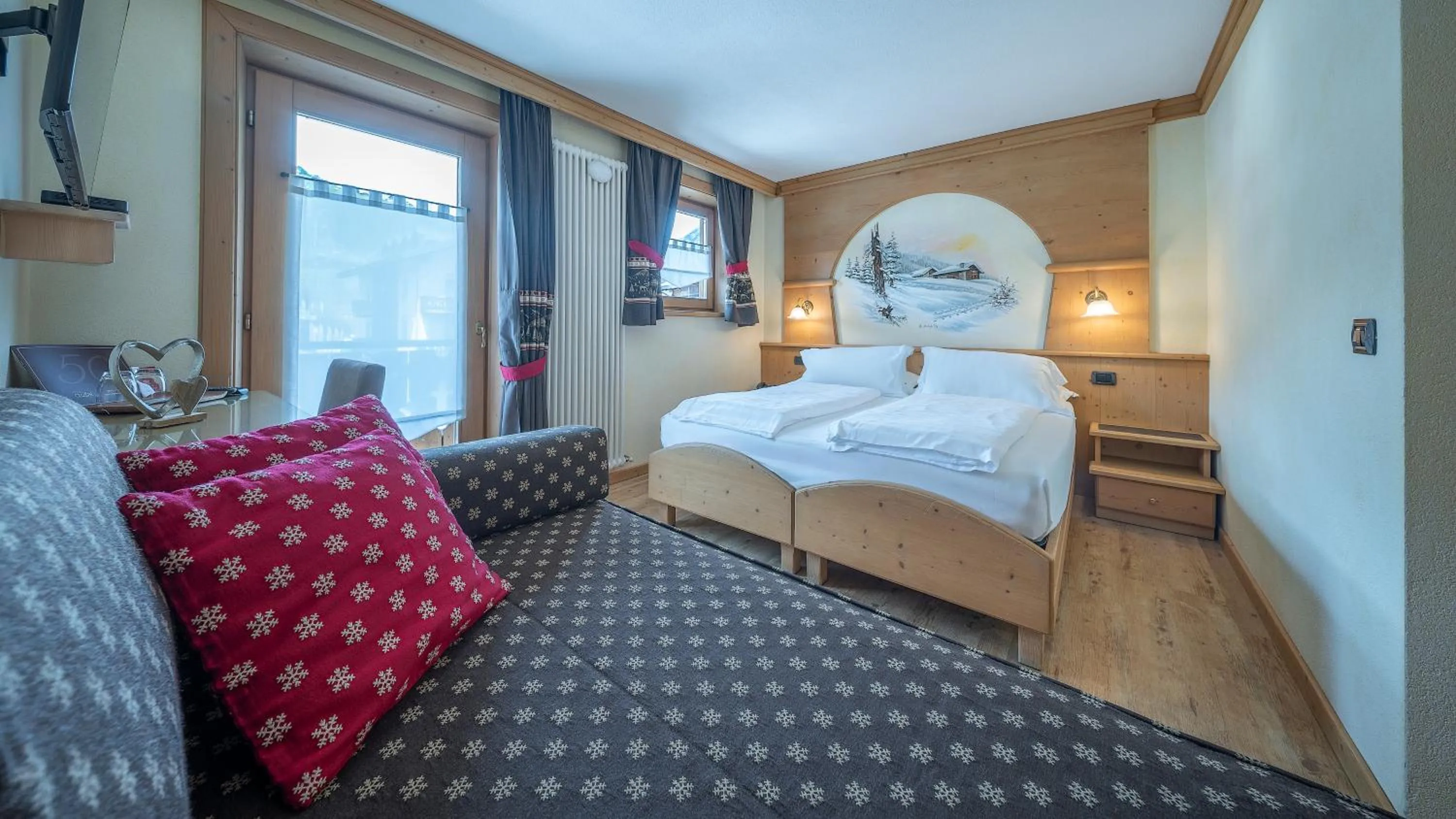 Photo of the whole room, Bed in Hotel Crosal