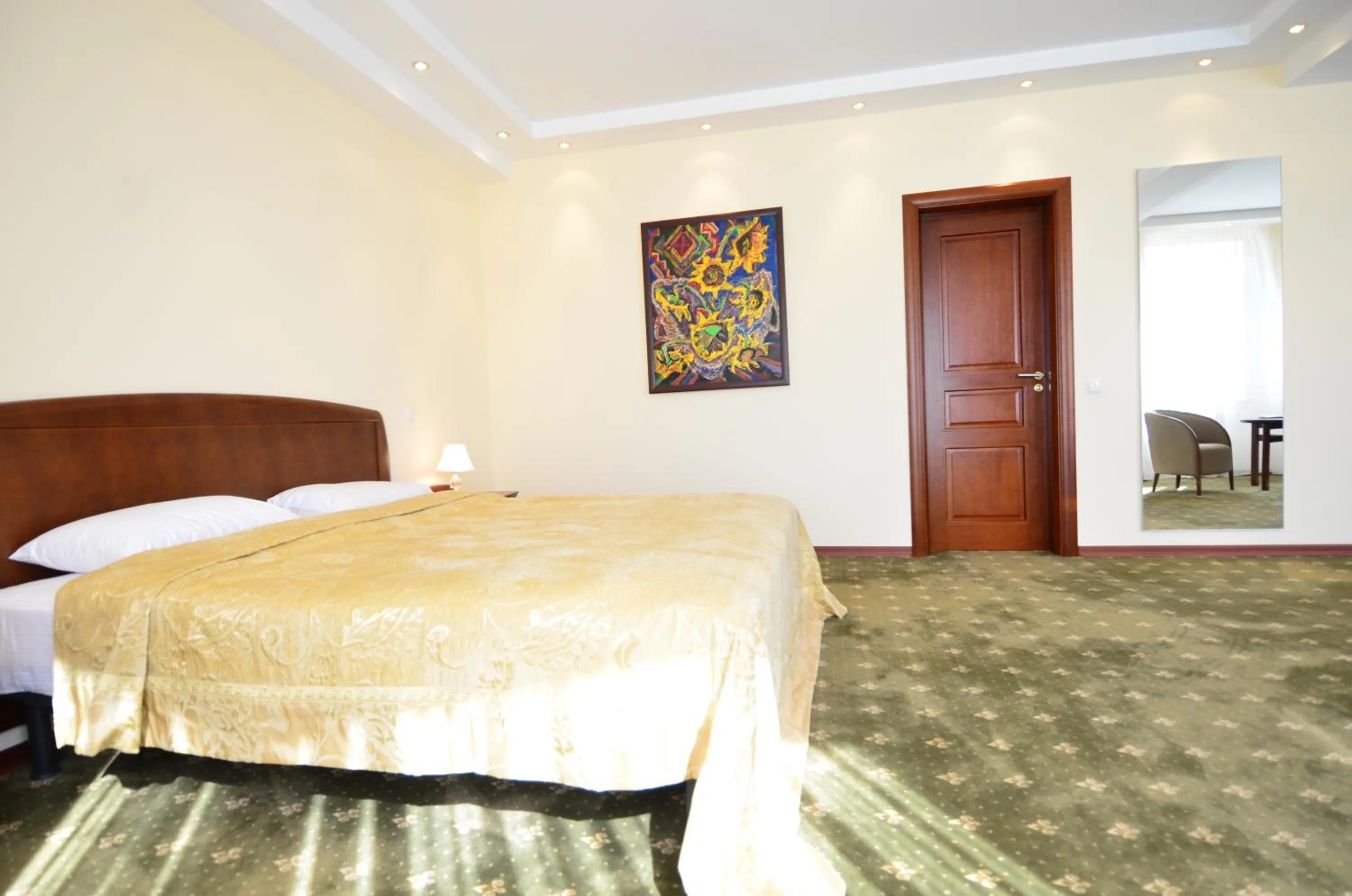 Photo of the whole room, Bed in Platinum Hotel