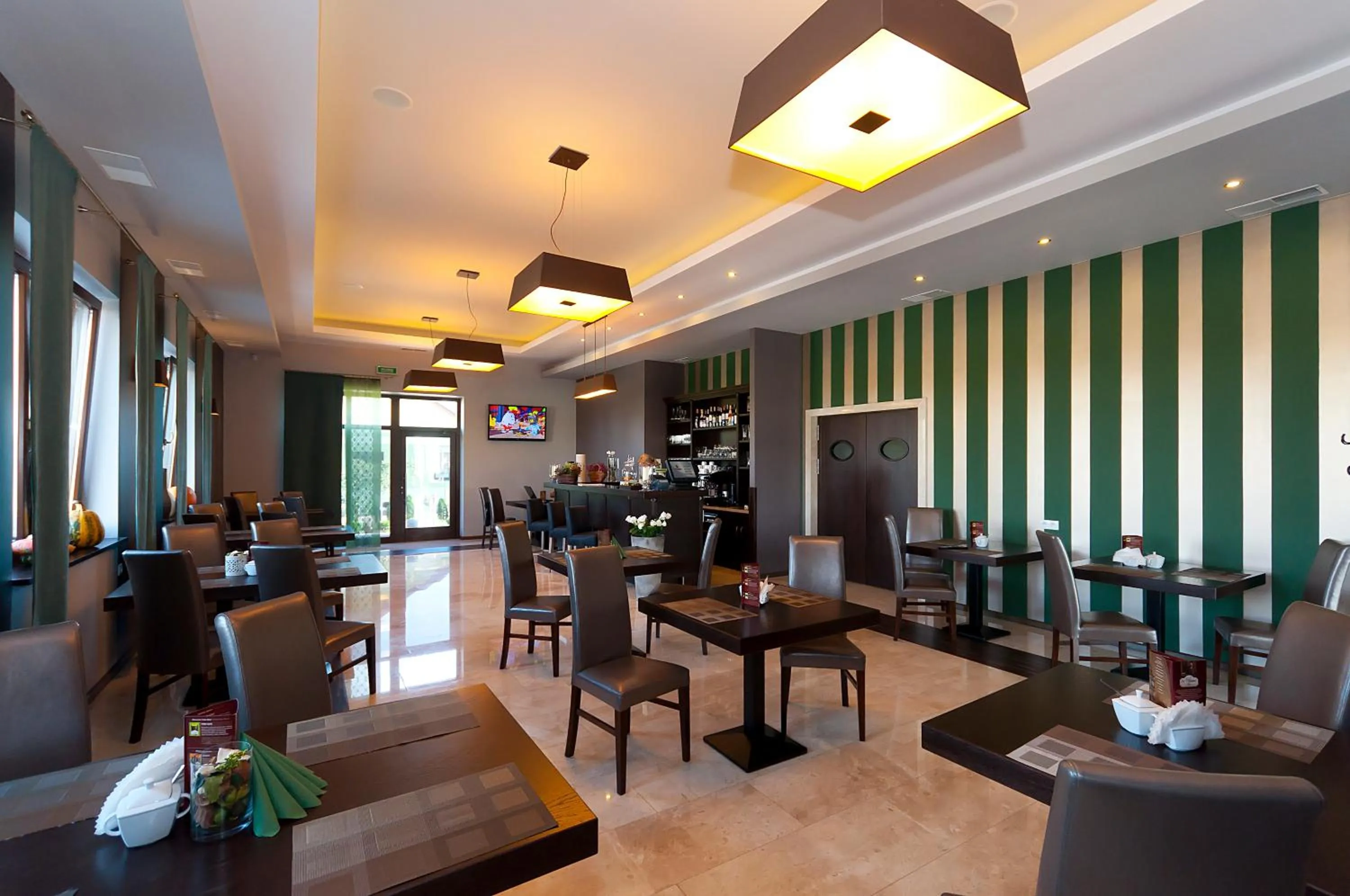 Restaurant/places to eat in Hotel Oriza