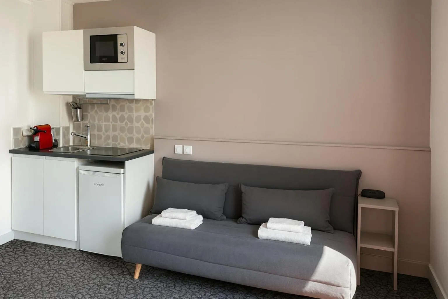 Kitchen or kitchenette in Hôtel du Parc Montsouris