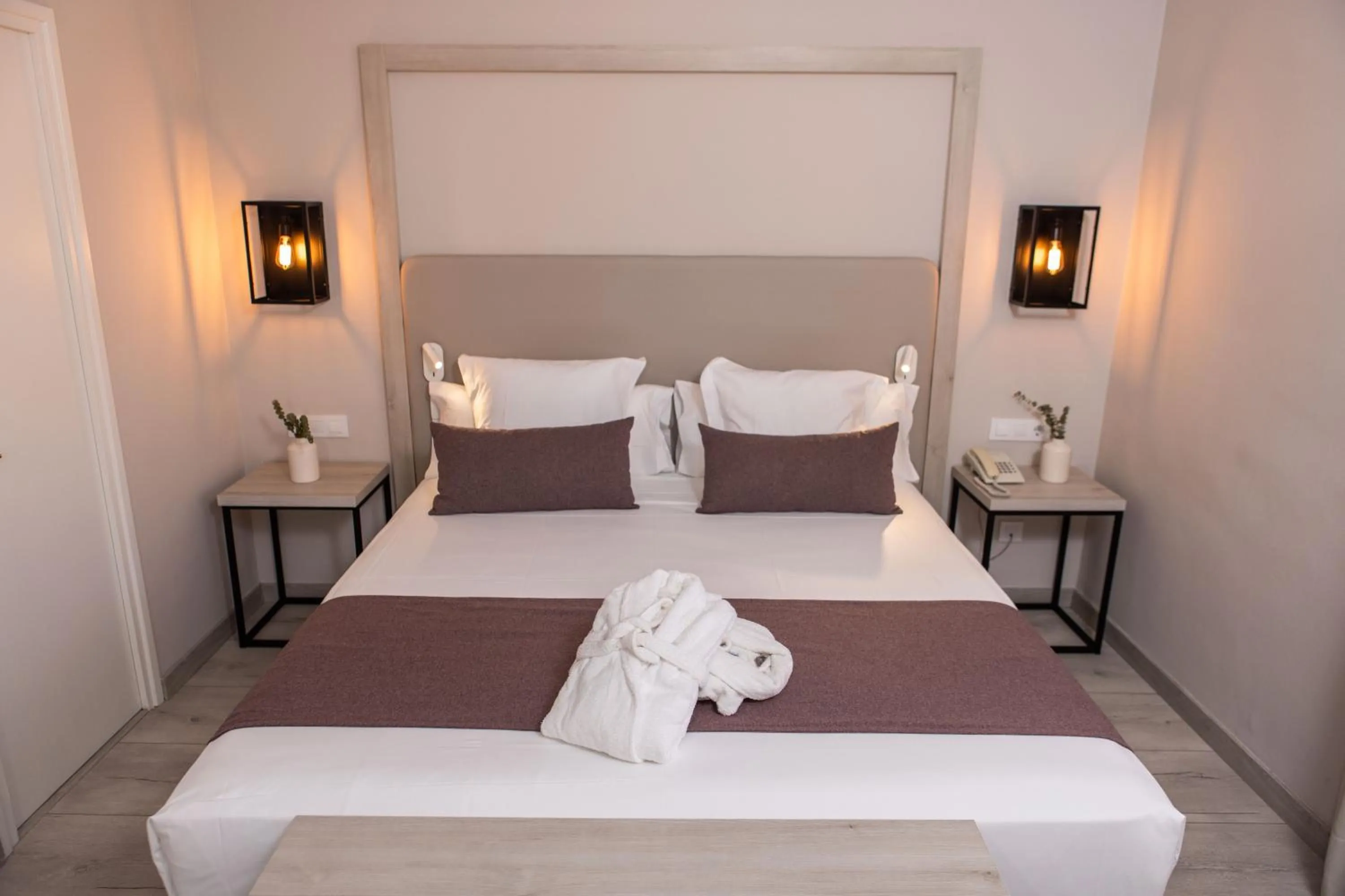 Bedroom, Bed in RVHotels Broquetas Spa Termal