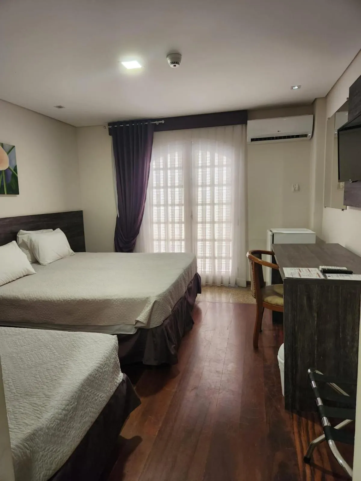 Photo of the whole room, Bed in Colonial Plaza Hotel Pindamonhangaba