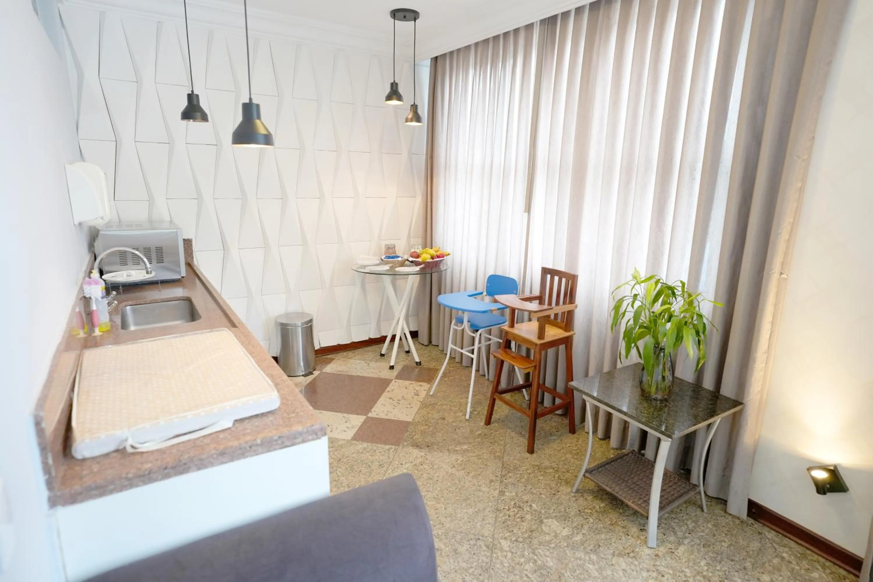 Kitchen or kitchenette, Bed in Colonial Plaza Hotel Pindamonhangaba