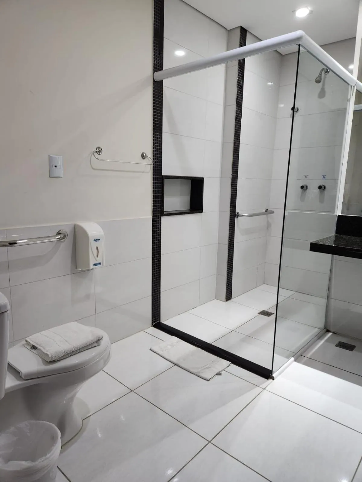 Bathroom in Colonial Plaza Hotel Pindamonhangaba