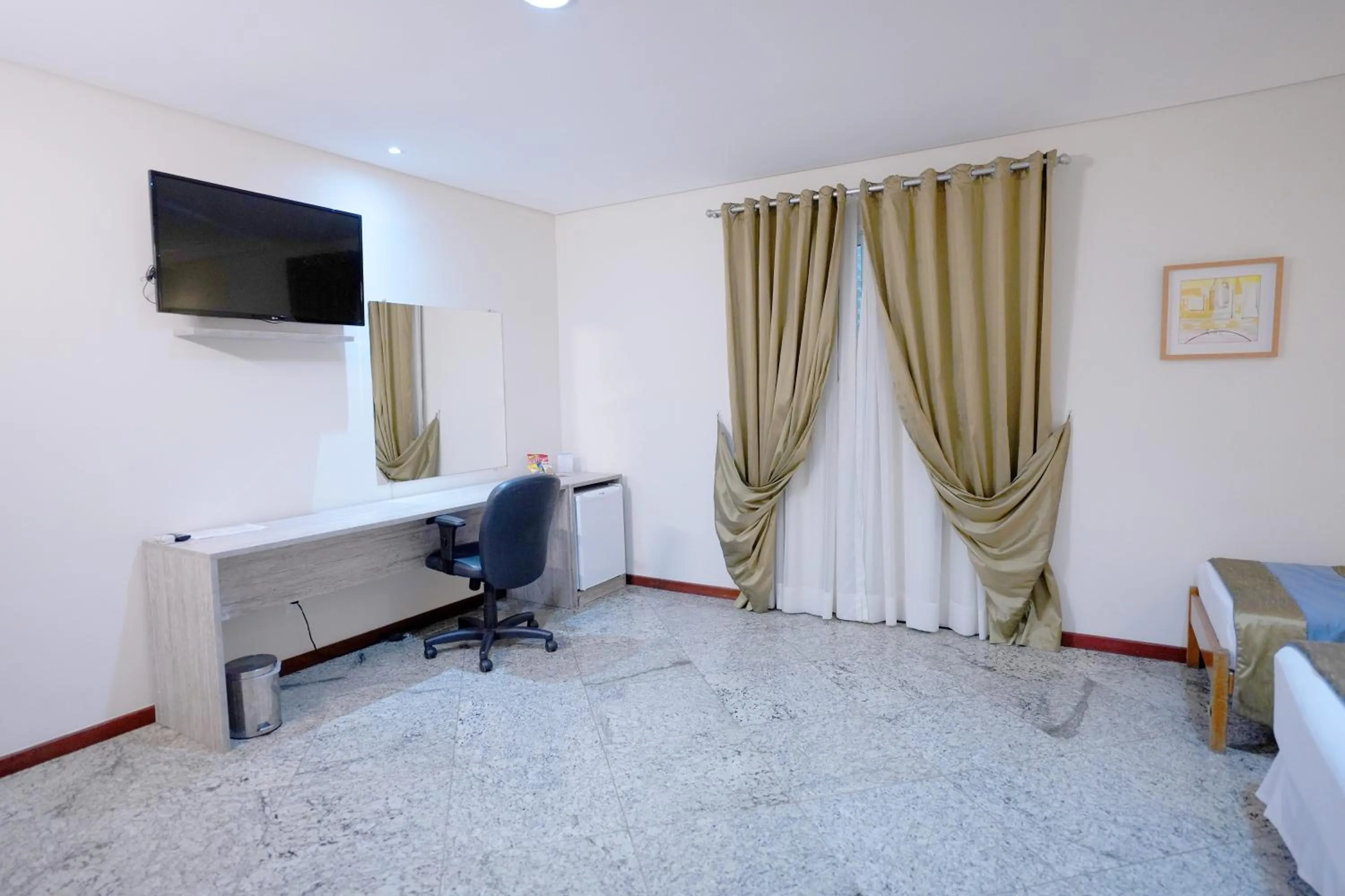 Photo of the whole room in Colonial Plaza Hotel Pindamonhangaba