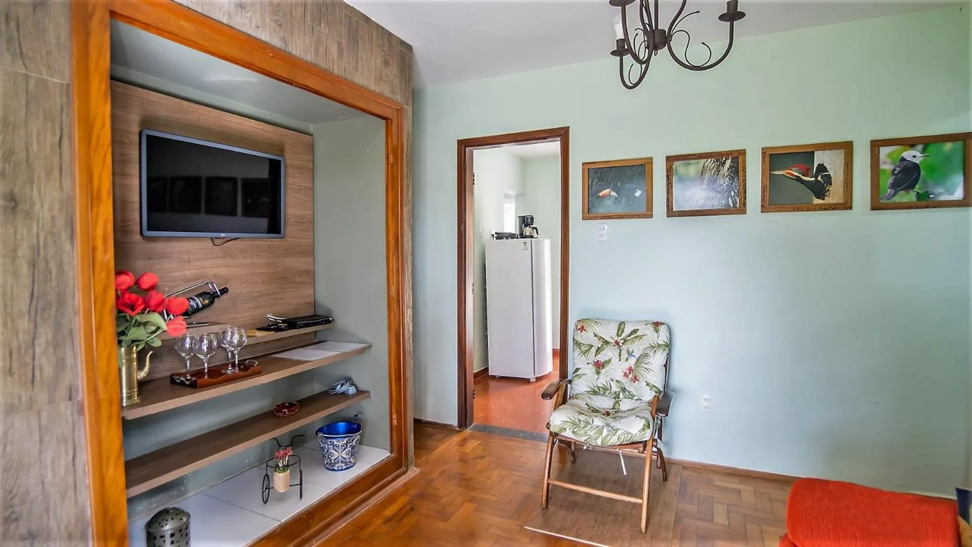 Communal lounge/ TV room in Chalé Bosque Do Barreiro