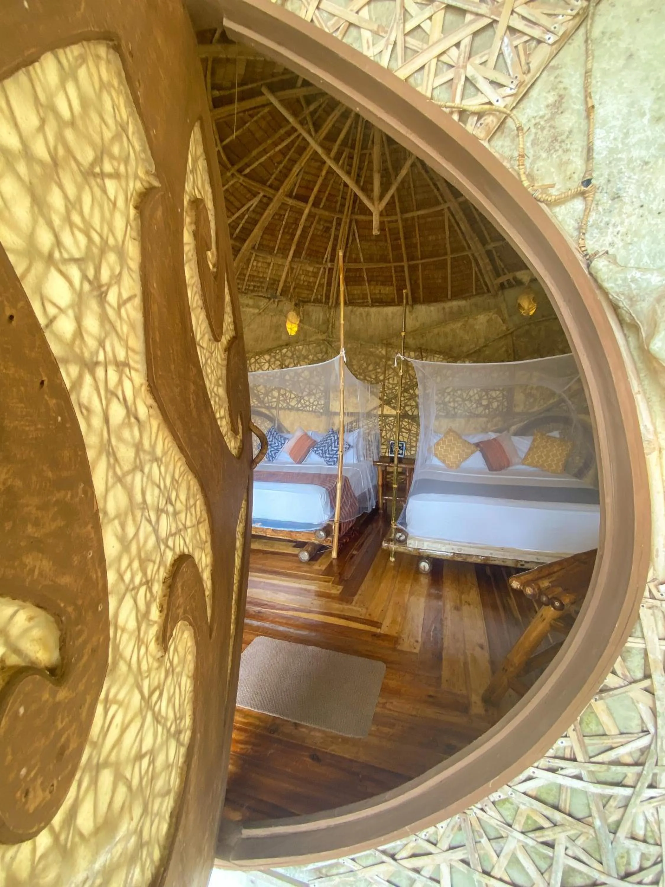 Photo of the whole room, Bed in Dryft Darocotan Island