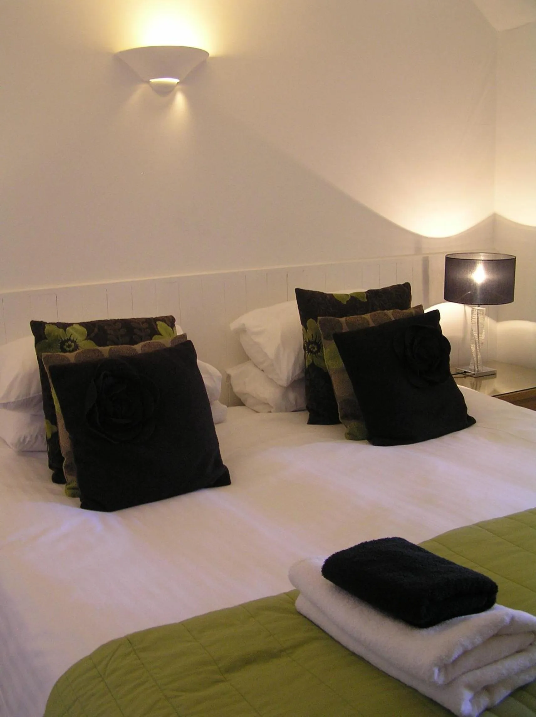 Bed in TOWNHOUSE ROOMS