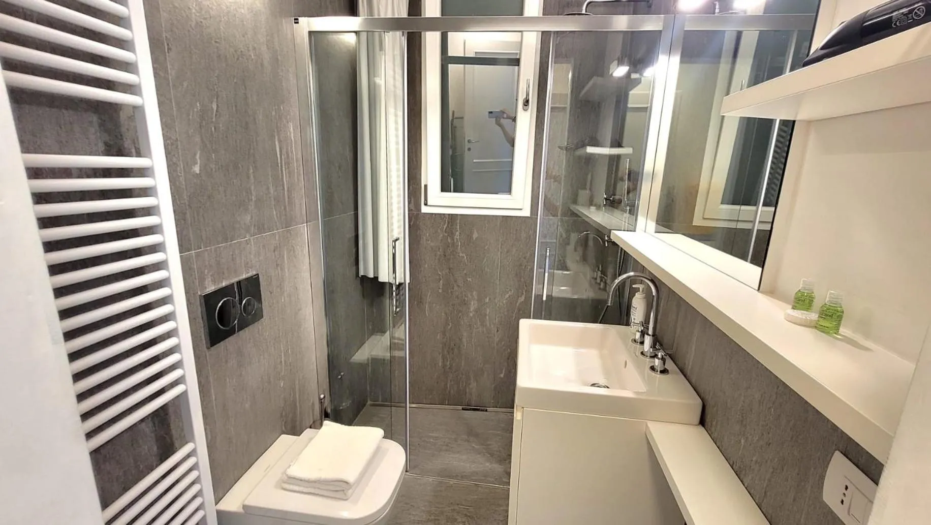 Bathroom in Castello di Vezio in the Village