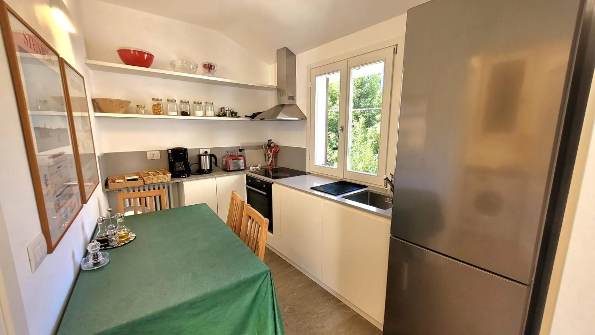 Kitchen or kitchenette in Castello di Vezio in the Village
