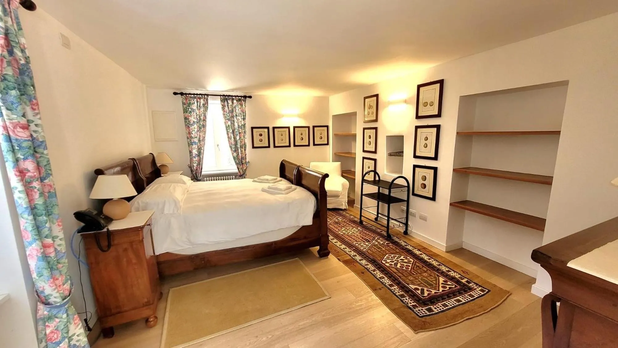 Photo of the whole room, Bed in Castello di Vezio in the Village