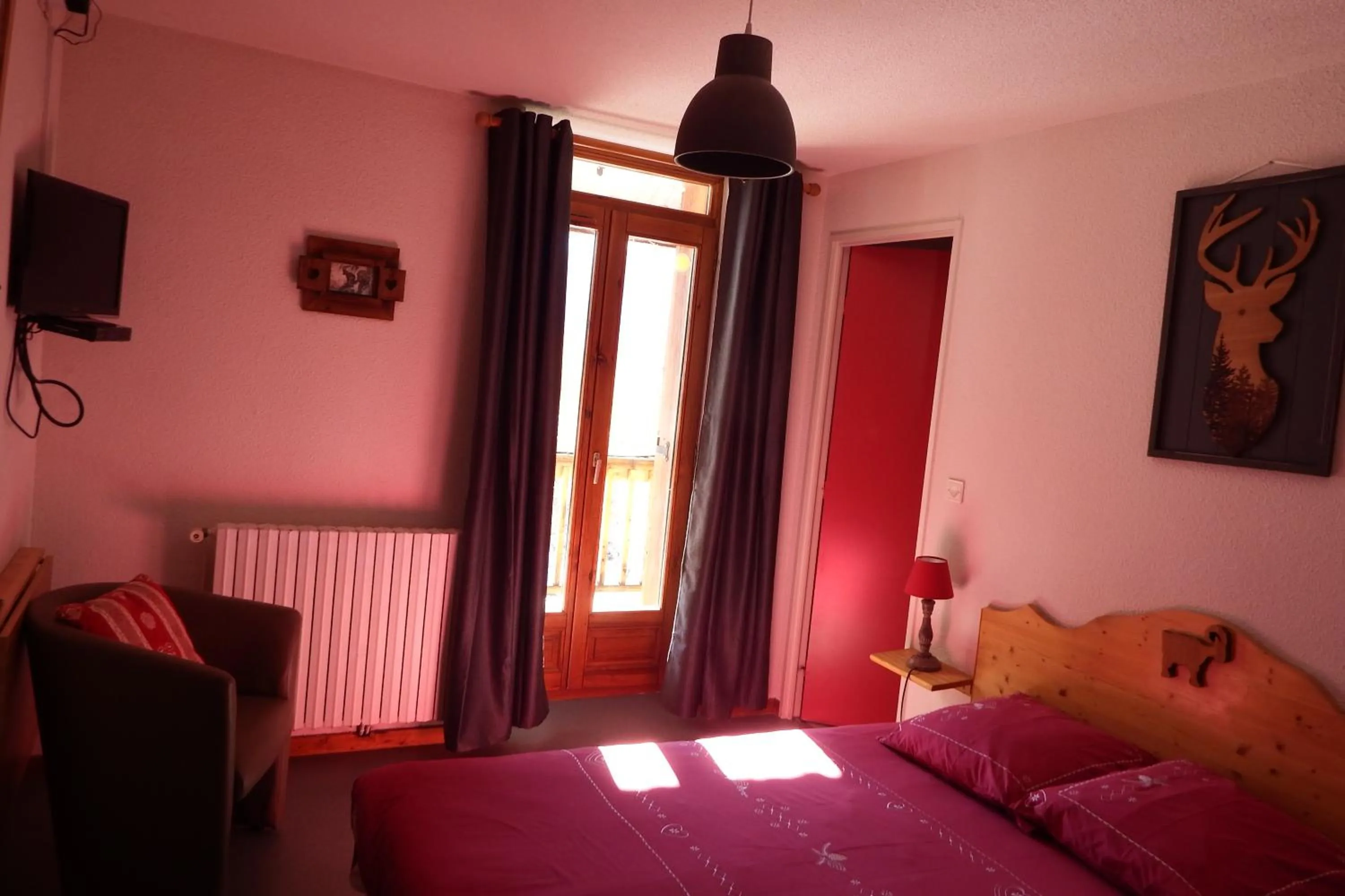 Bed in Auberge du Pont de l'Alp