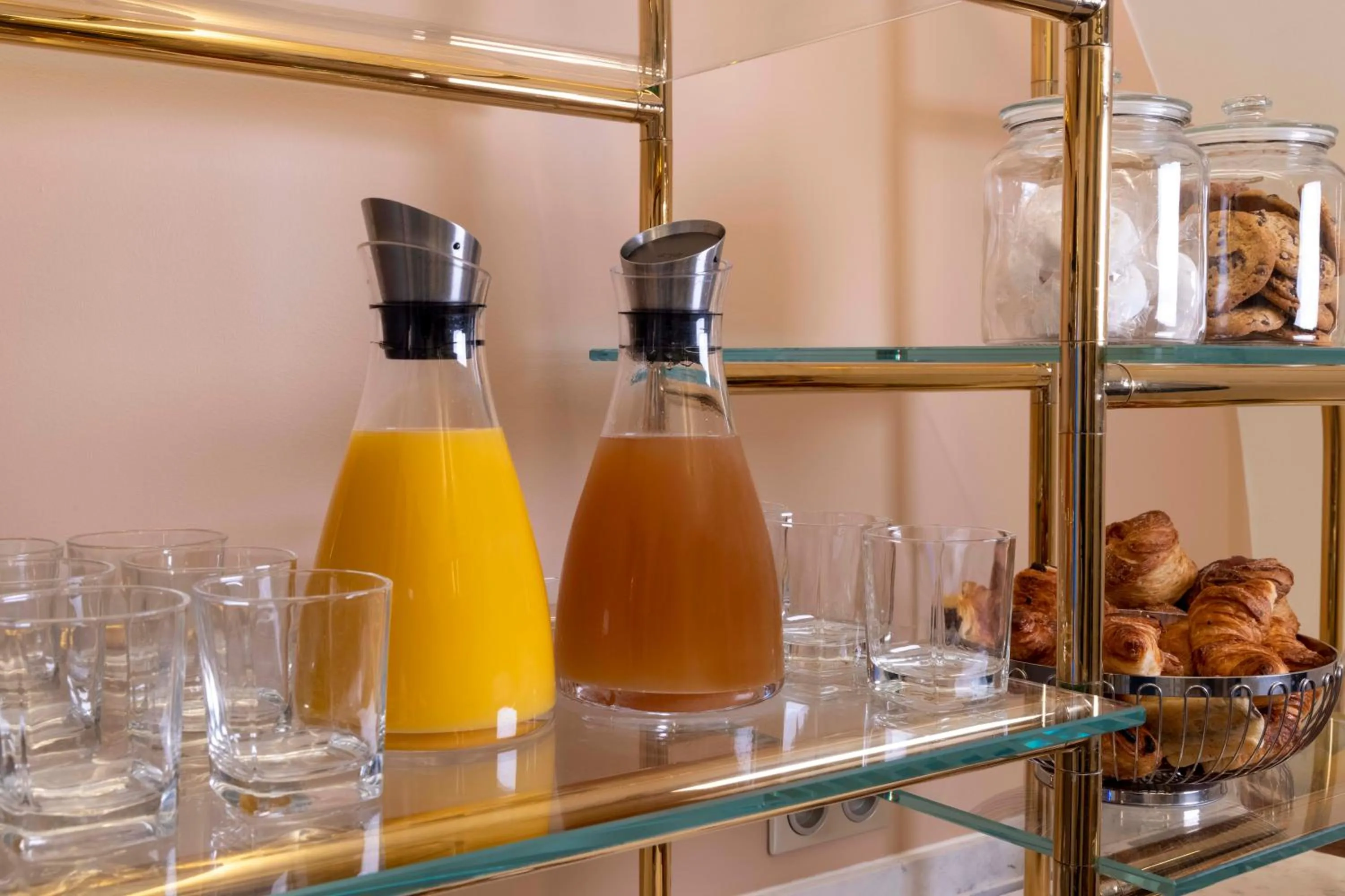 Drinks in Hotel Sleeping Belle - Gare de Lyon Bastille